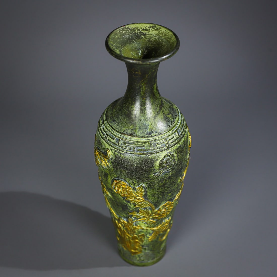 An Exquisite Bronze Flower Pattern Vase - 4