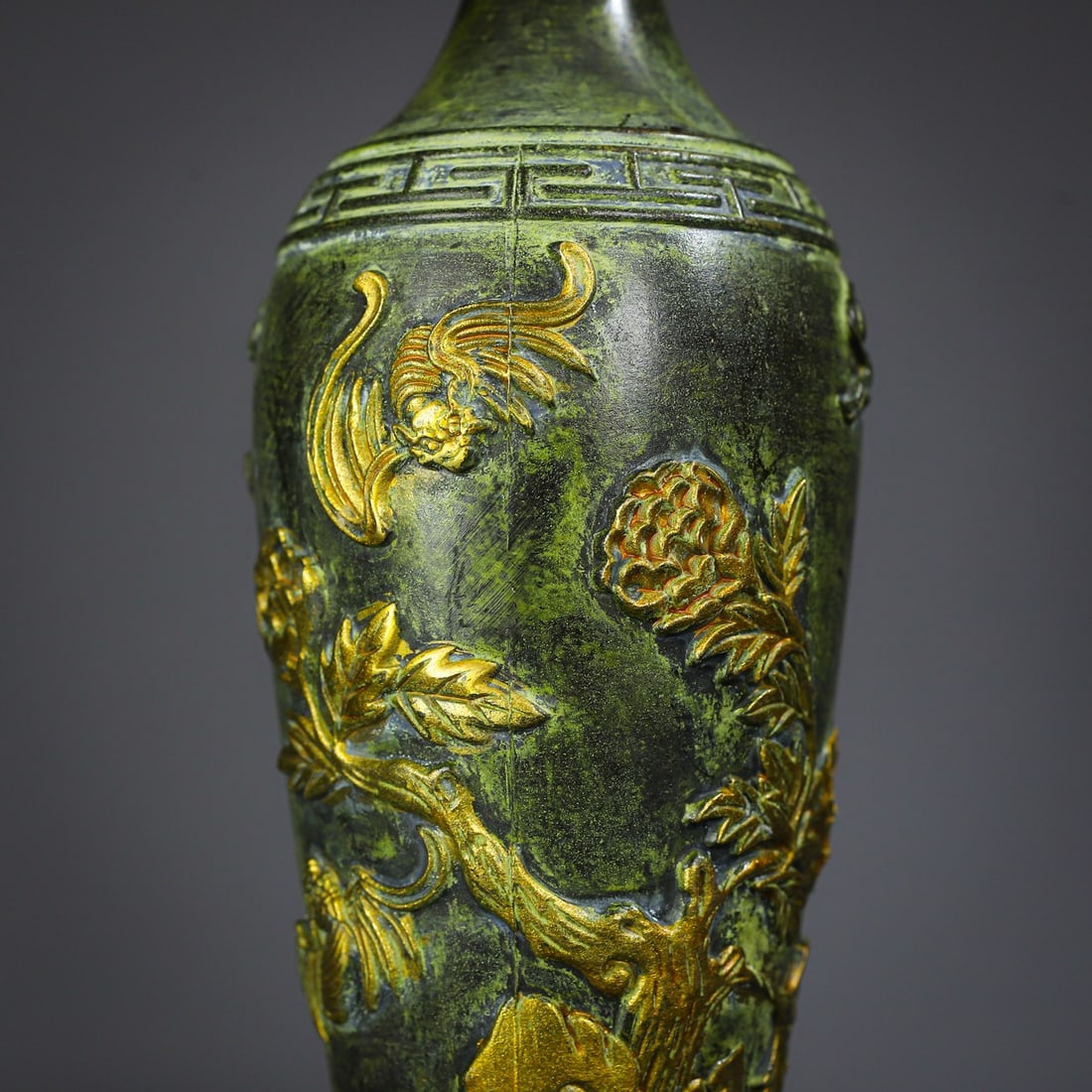 An Exquisite Bronze Flower Pattern Vase - 5