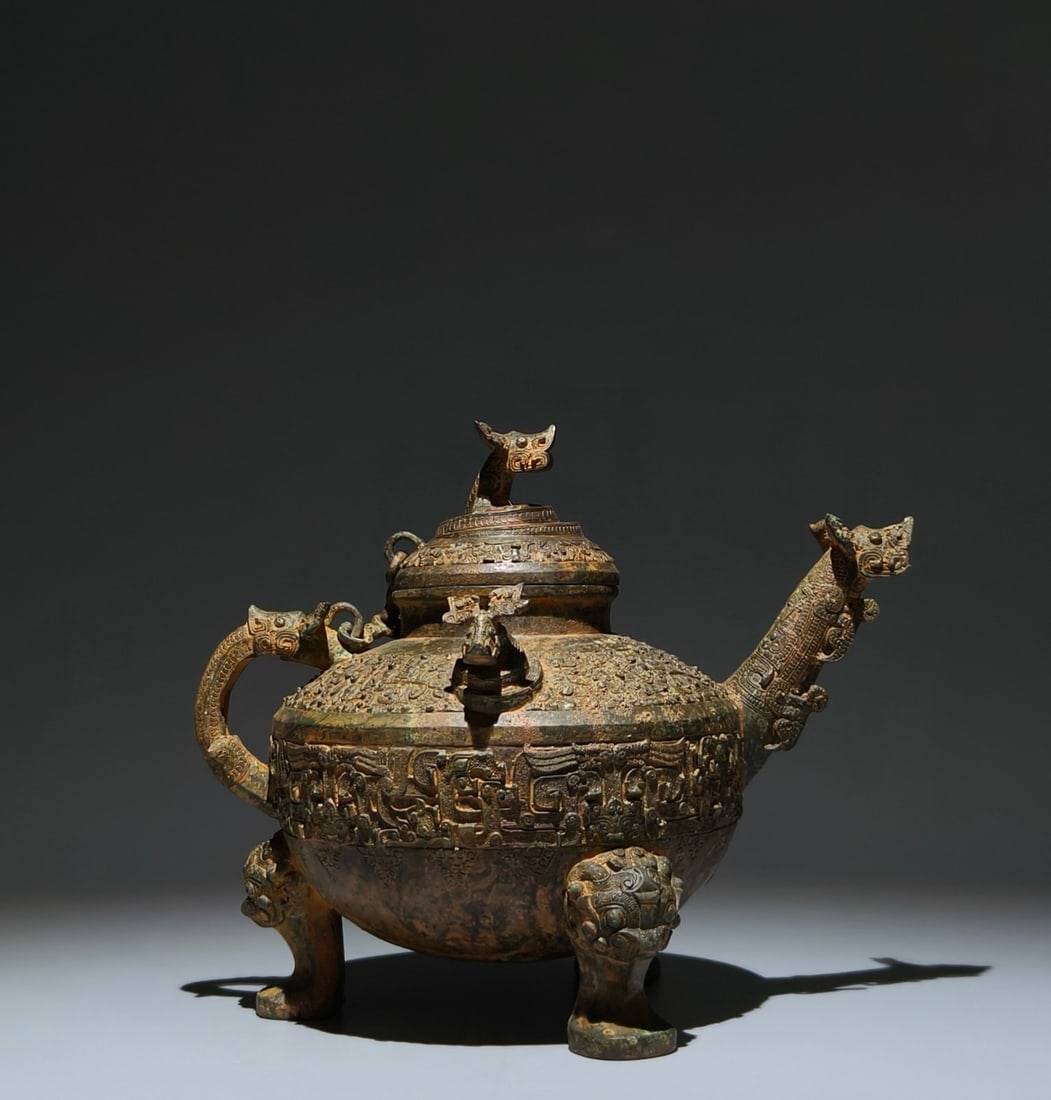 An Exquisite Bronze Dragon head Beast-legs Jar: An Exquisite Bronze Dragon head Beast-legs Jar,Han Dynasty, China,Size:7.9inx9.1inx6.7in 青铜龙首兽足罐,中国汉代