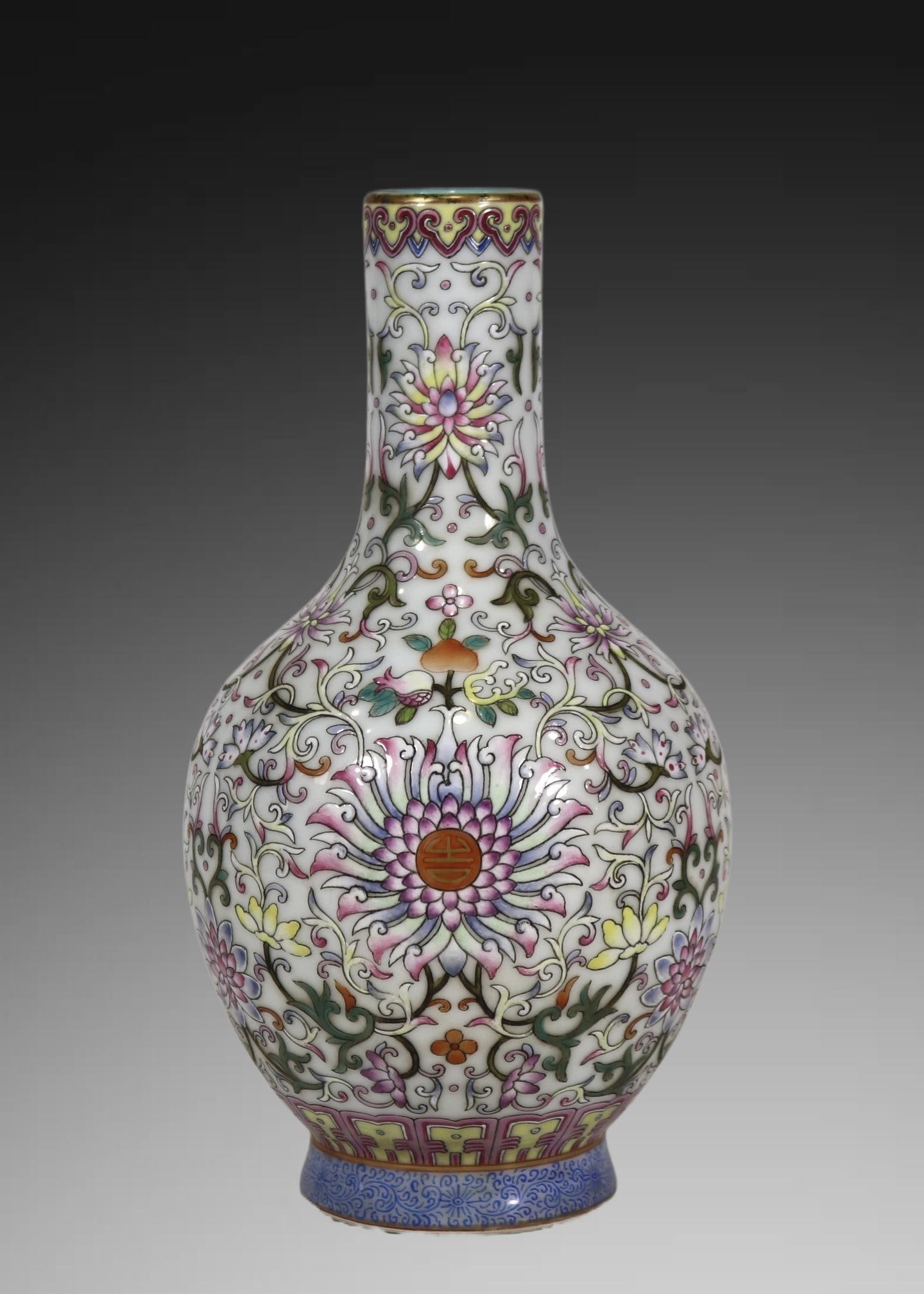 An Exquisite Famille-Rose Painted Gold Lotus Pattern Vase: An Exquisite Famille-Rose Painted Gold Lotus Pattern Vase,Qing Dynasty, China,Qianlong Four-character Mark,Size:7.9inx3.9in
