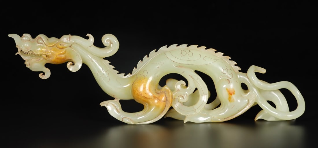 An Exquisite Hotan Jade Dragon Ornament (1 of 9)