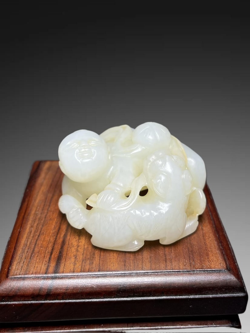An Exquisite Hotan Jade Figures Handheld Carving: An Exquisite Hotan Jade Figures Handheld Carving,Qing Dynasty, China,Size:2.1inx1.1inx2.1in,Weight:98g 和田玉人手把件,中国清代