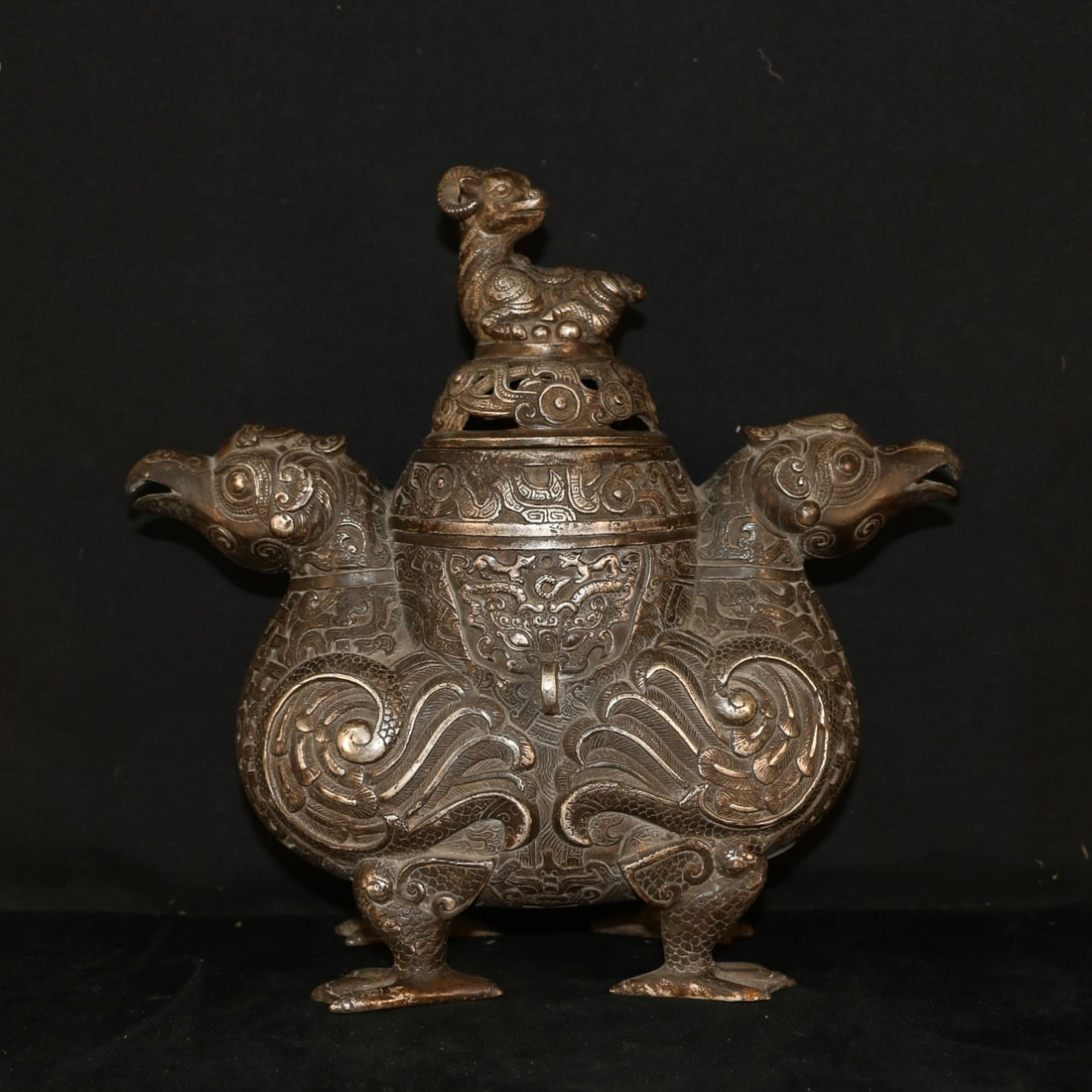 An Exquisite Silver-Gilt Copper Bird Censer: An Exquisite Silver-Gilt Copper Bird Censer,Qing Dynasty, China,Size:9.8inx4.3inx9.8in ,Weight:1657g 铜鎏银鸟炉,中国清代