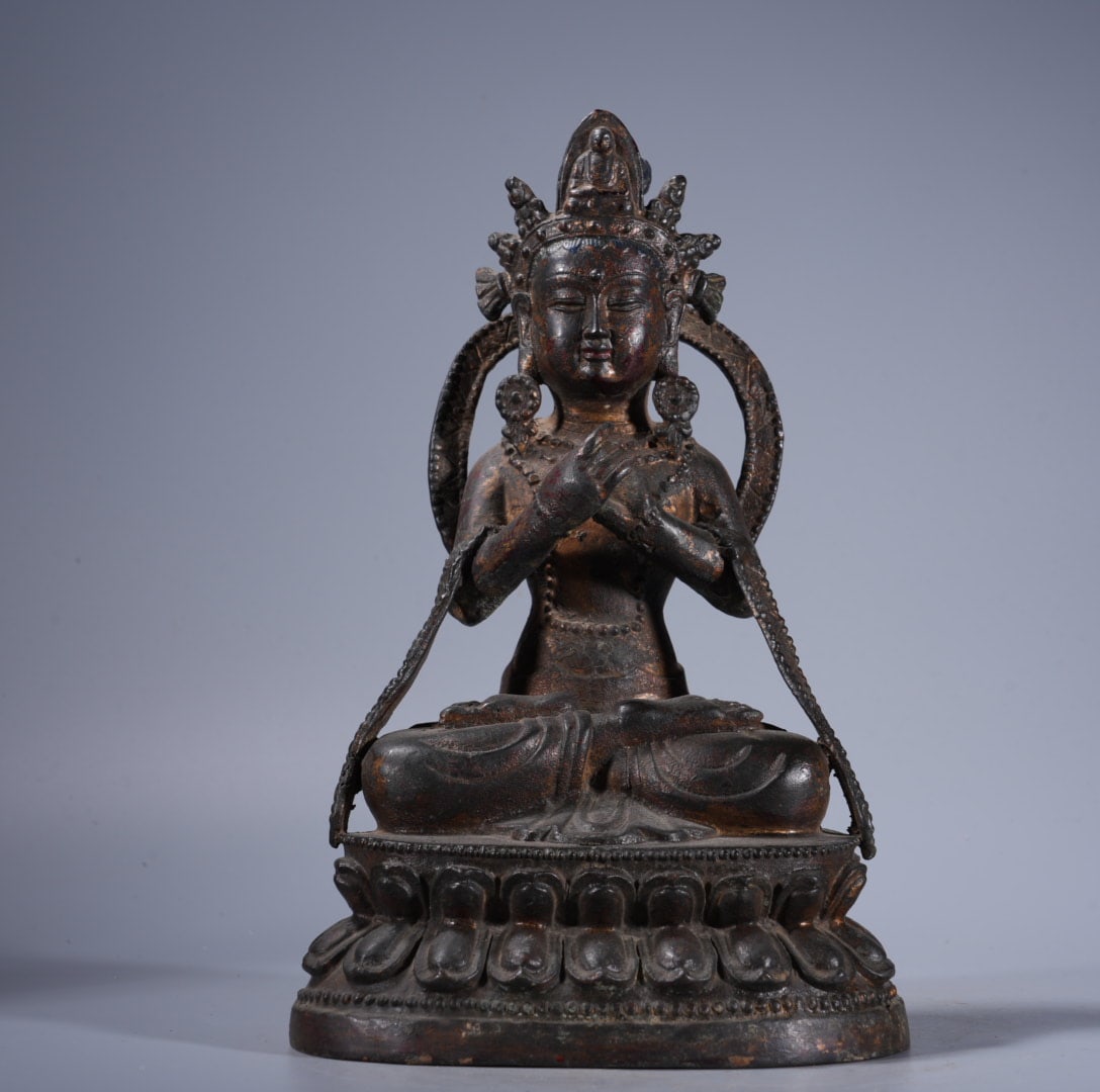 An Exquisite Coppery Buddha statue Ornament: An Exquisite Coppery Buddha statue Ornament,Ming Dynasty, China,Size:9.1inx5.9in,Weight:2395g 紫铜造佛像摆件,中国明代