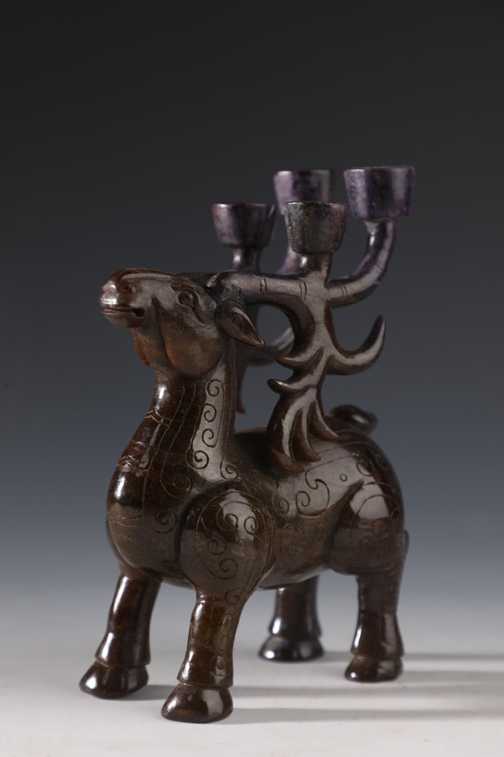 An Exquisite Hotan Jade Deer Lamp: An Exquisite Hotan Jade Deer Lamp,Qing Dynasty, China,Size:6.1inx3.9in,Weight:803g 和田玉鹿灯,中国清代