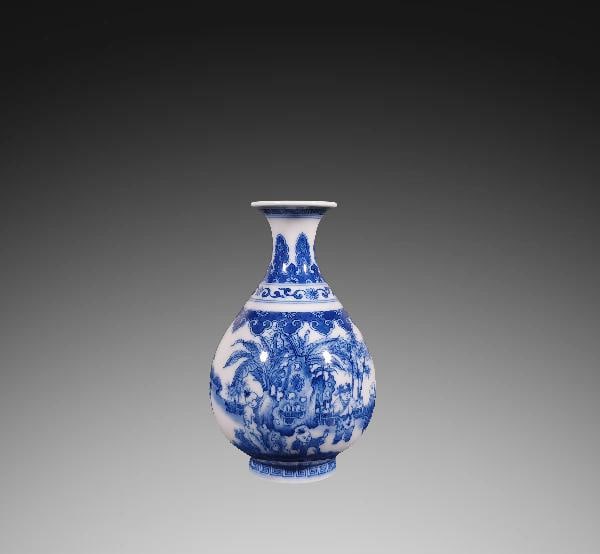 An Exquisite Blue and White Figures Pattern Vase: An Exquisite Blue and White Figures Pattern Vase,Qing Dynasty, China,Yongzheng Six-character Mark,Size:4.3inx1.4inx2.8in 青花人物纹瓶,中国清ߣ