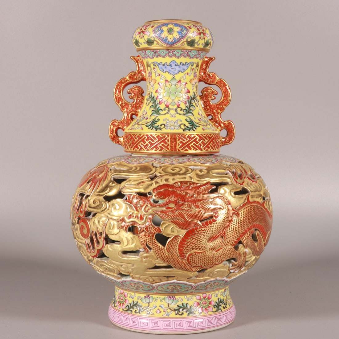 An Exquisite Enamel Gold Ground Dragon Pattern Vase: An Exquisite Enamel Gold Ground Dragon Pattern Vase,Qing Dynasty, China,Qianlong Four-character Mark,Size:10inx7.5in 珐琅彩金地龙纹瓶,中国&#
