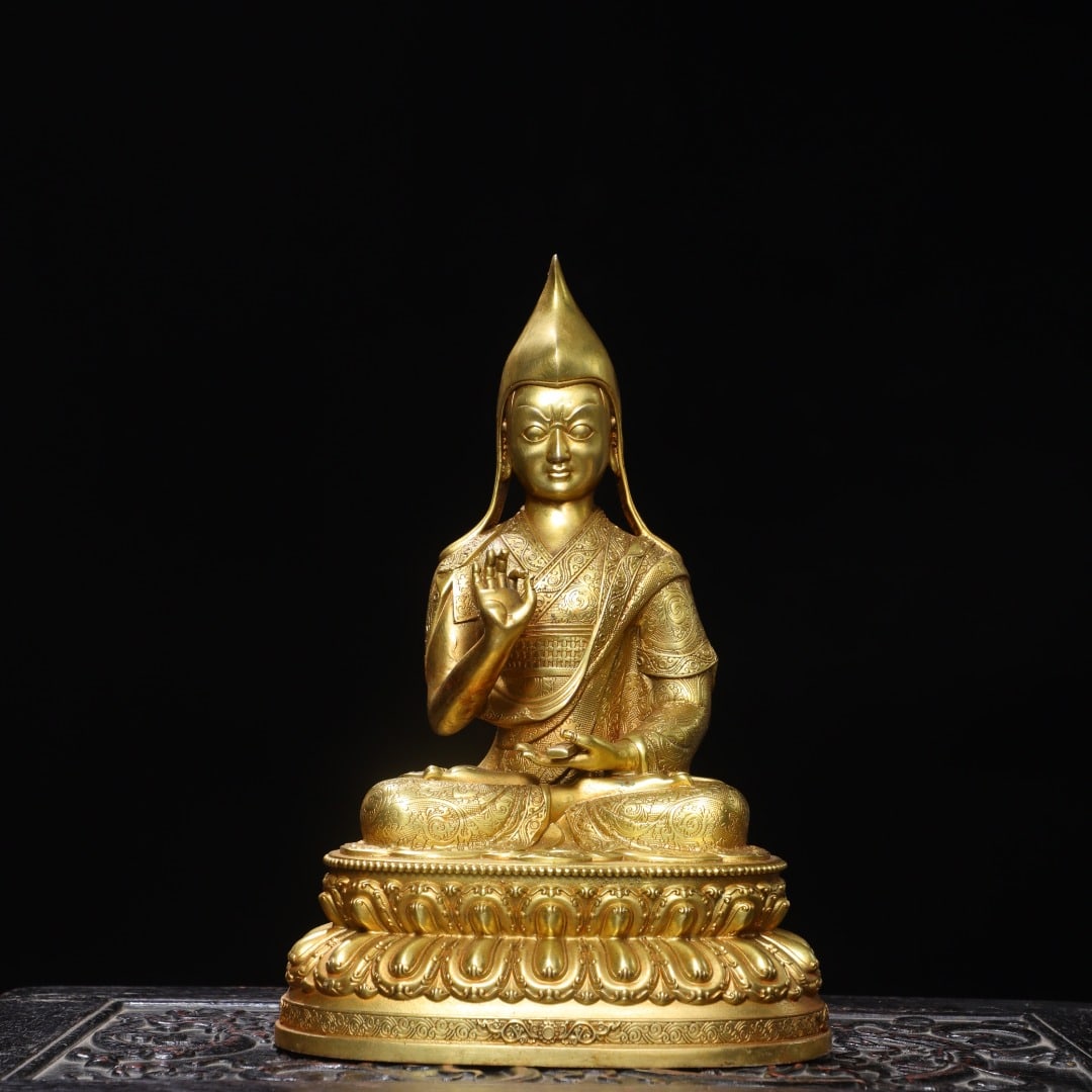 An Exquisite Gilt Bronze Buddha Ornament: An Exquisite Gilt Bronze Buddha Ornament,Ming Dynasty, China,Size:10.6inx7.1inx5.1in,Weight:2350g 铜鎏金佛摆件,中国明代