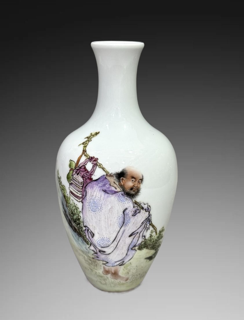 An Exquisite Famille-Rose Figures Pattern Vase: An Exquisite Famille-Rose Figures Pattern Vase,Republic of China,With Mark,Size:7.5in 粉彩人物纹瓶,民国,带款