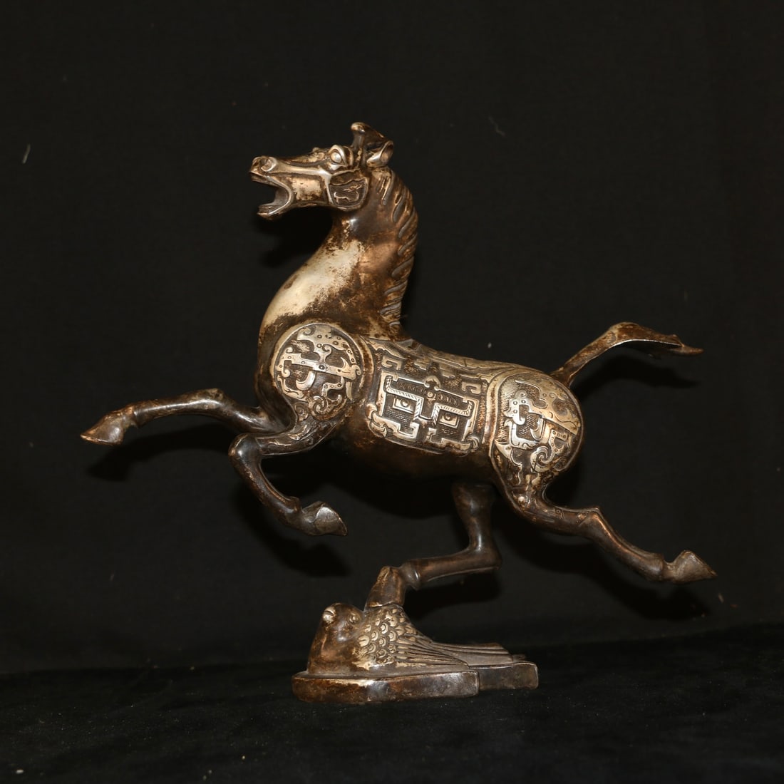 An Exquisite Silver-Gilt Copper Horse Ornament: An Exquisite Silver-Gilt Copper Horse Ornament,Qing Dynasty, China,Size:11inx10.2in ,Weight:1595g 铜鎏银马摆件,中国清代