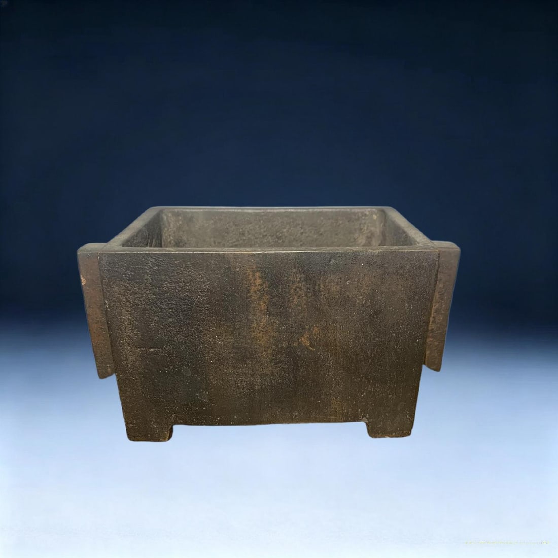 An Exquisite Bronze Double-Ears Censer: An Exquisite Bronze Double-Ears Censer,Ming Dynasty, China,With Mark,Size:3.1inx6.7in,Weight:2540g 铜造双耳香炉,中国明代,带款