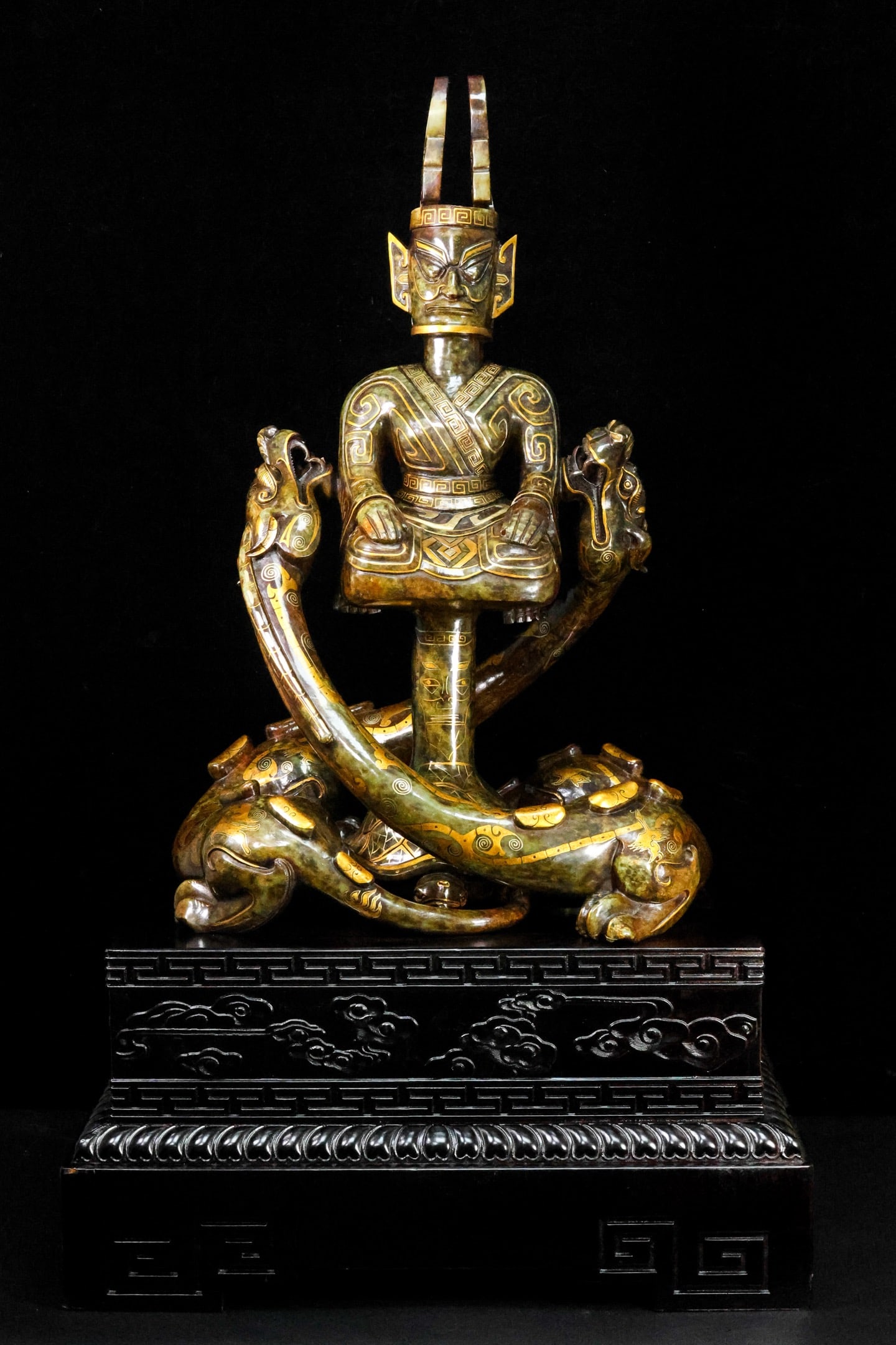 An Exquisite Hotan Jade Figures Ornament: An Exquisite Hotan Jade Figures Ornament,Han Dynasty, China,Size:18.5inx14.2inx29.5in,Weight:46500g 和田玉人形摆件,中国汉代