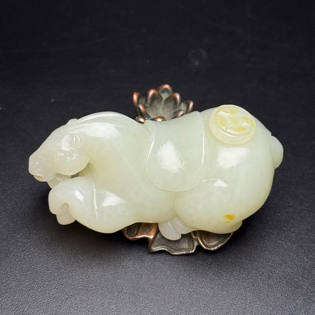 An Exquisite Hotan Jade Horse Ornament: An Exquisite Hotan Jade Horse Ornament,Qing Dynasty, China,Size:2.8inx1.5inx1.3in,Weight:106g 和田玉马摆件,中国清代