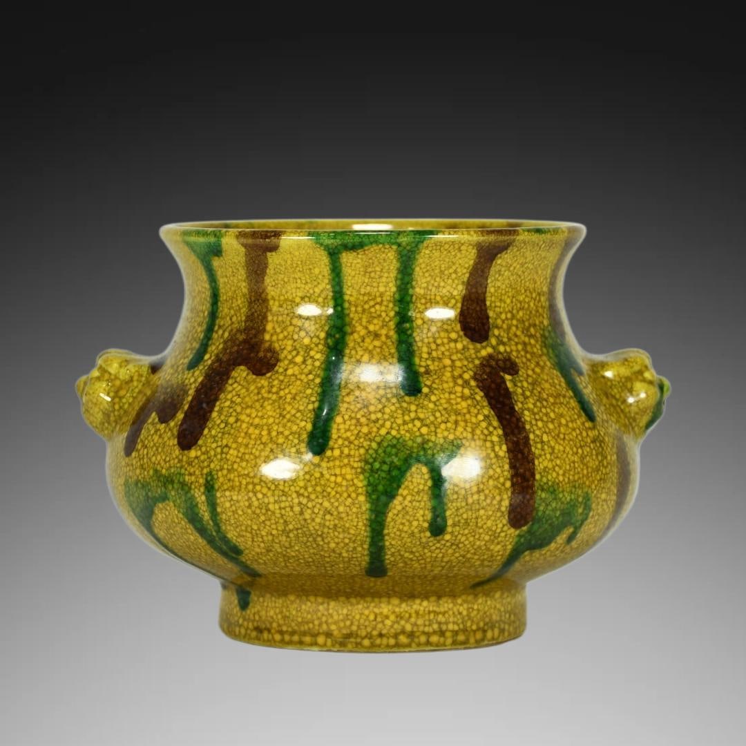An Exquisite Tri-Color Glazed Animal Head Censer: An Exquisite Tri-Color Glazed Animal Head Censer,Qing Dynasty, China,Qianlong Six-character Mark,Size:4.7inx7.1in 三彩釉兽头香炉,中国清É