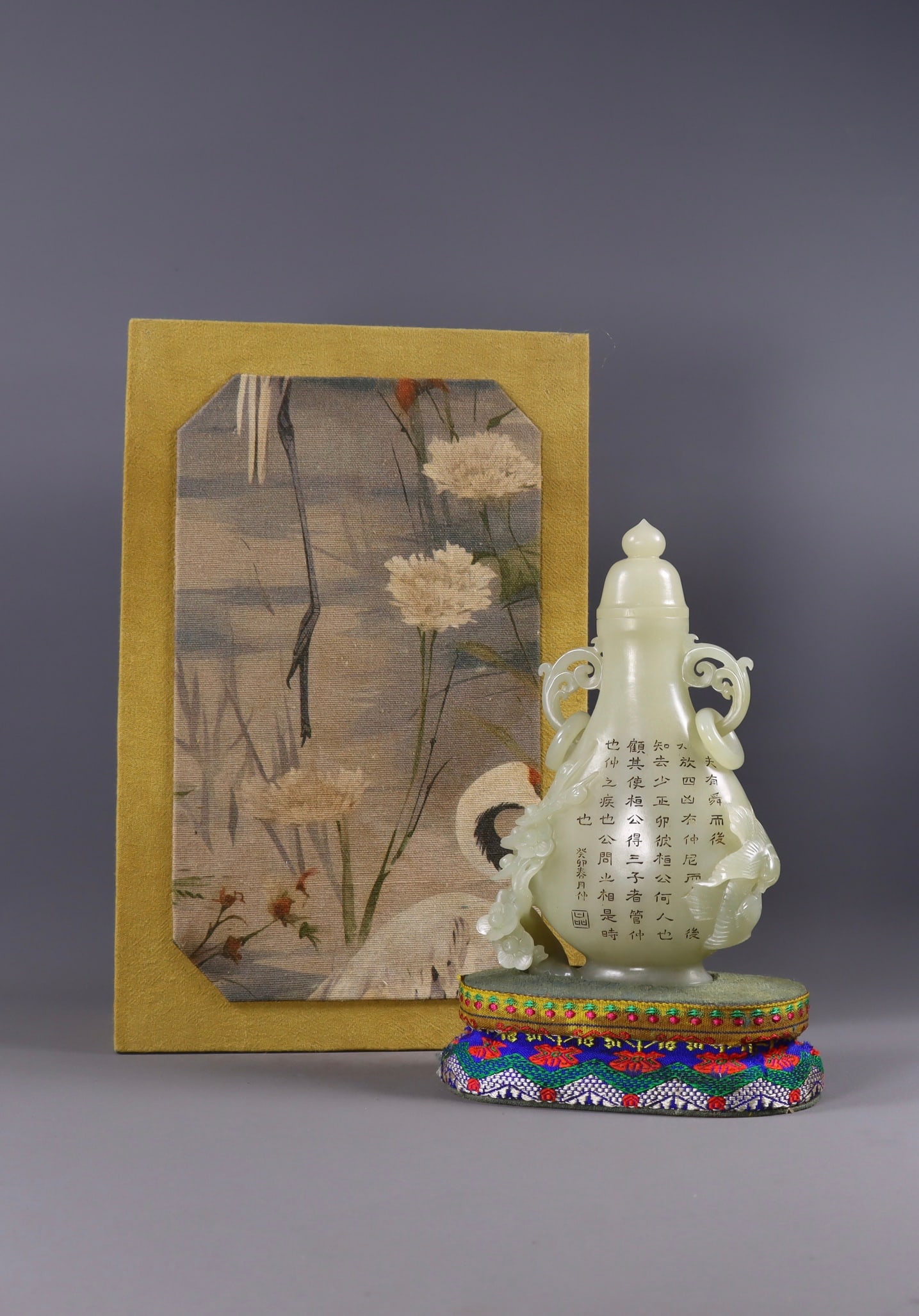 An Exquisite Hotan Jade Flower and Bird Pattern Vase: An Exquisite Hotan Jade Flower and Bird Pattern Vase,Qing Dynasty, China,Size:6.5inx3.9inx1.6in,Weight:260g 和田玉花鸟瓶,中国清代