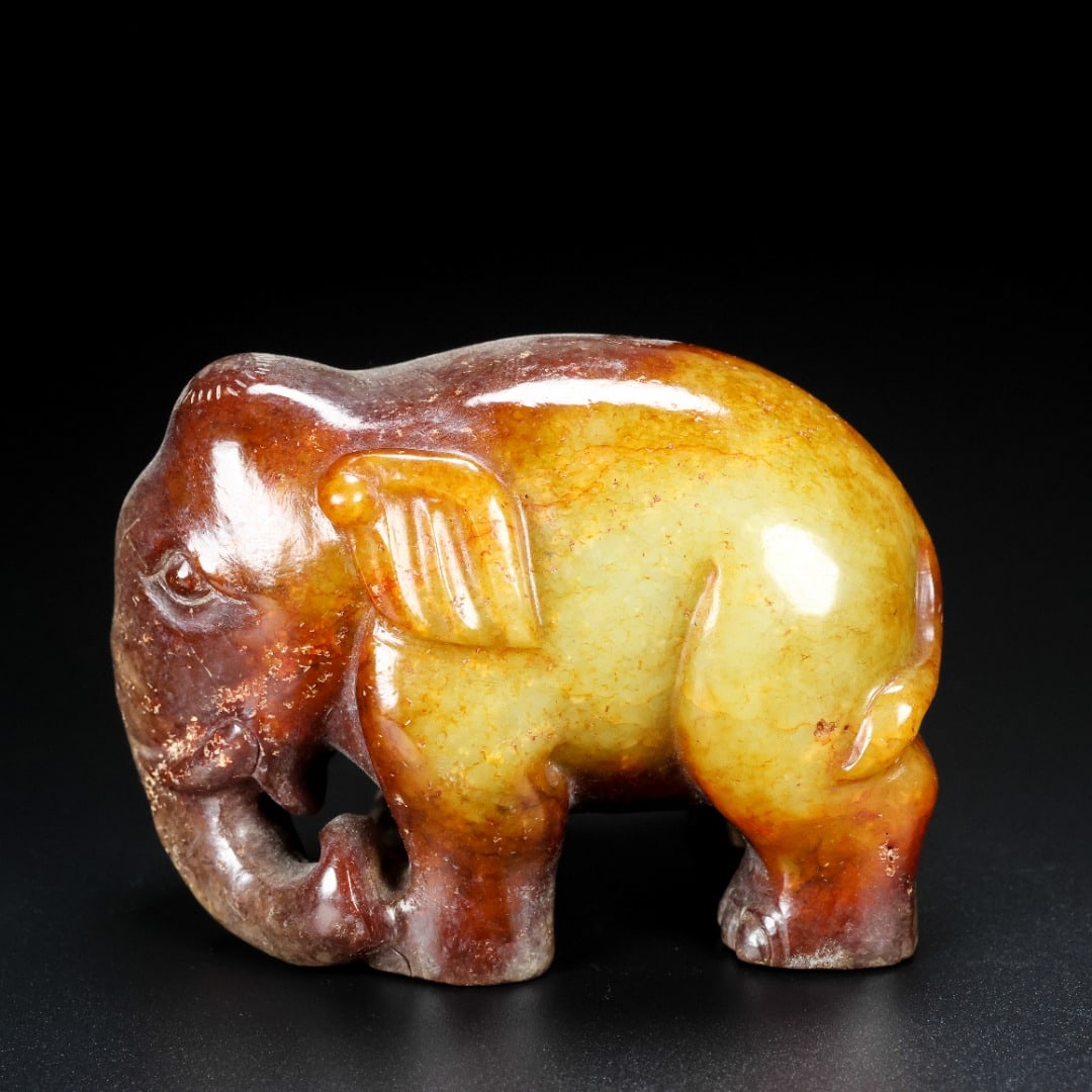 An Exquisite Hotan Jade Elephant Ornament: An Exquisite Hotan Jade Elephant Ornament,Han Dynasty, China,Size:2.8inx1.6inx2in,Weight:245g 和田玉象摆件,中国汉代