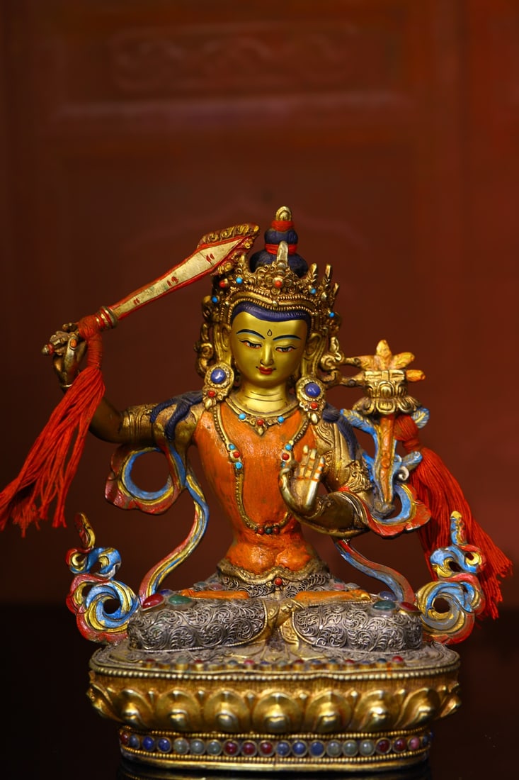 An Exquisite Silver cloisonné Inlaid Gems Statue of Manjusri Ornament: An Exquisite Silver cloisonné Inlaid Gems Statue of Manjusri Ornament,Ming Dynasty, China,Size:8.7inx6.7in,Weight:1700g 银掐丝镶嵌宝石文殊