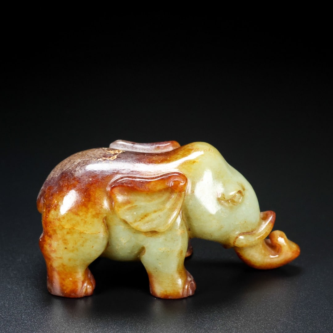 An Exquisite Hotan Jade Elephant Ornament: An Exquisite Hotan Jade Elephant Ornament,Han Dynasty, China,Size:3.1inx1.6inx1.6in,Weight:158g 和田玉象摆件,中国汉代