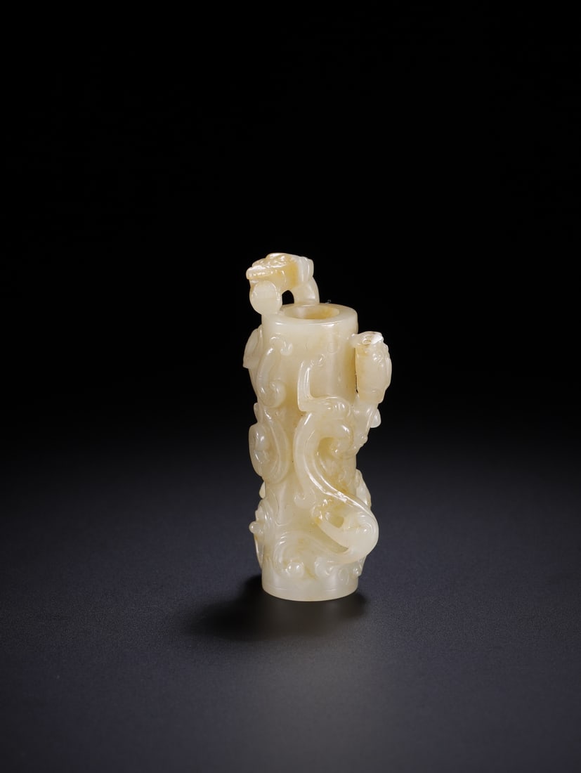 An Exquisite Hotan Jade Dragon Pattern Accessories: An Exquisite Hotan Jade Dragon Pattern Accessories,Qing Dynasty, China,Size:2.2inx1.1inx0.9in,Weight:31.5g 和田玉龙纹配饰,中国清代