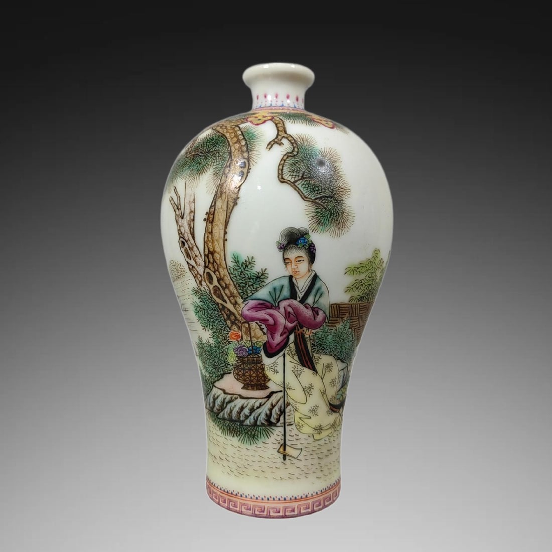 An Exquisite Famille-Rose Figures Pattern Vase: An Exquisite Famille-Rose Figures Pattern Vase,Republic of China,With Mark,Size:5.1inx3in 粉彩人物纹瓶,民国,带款