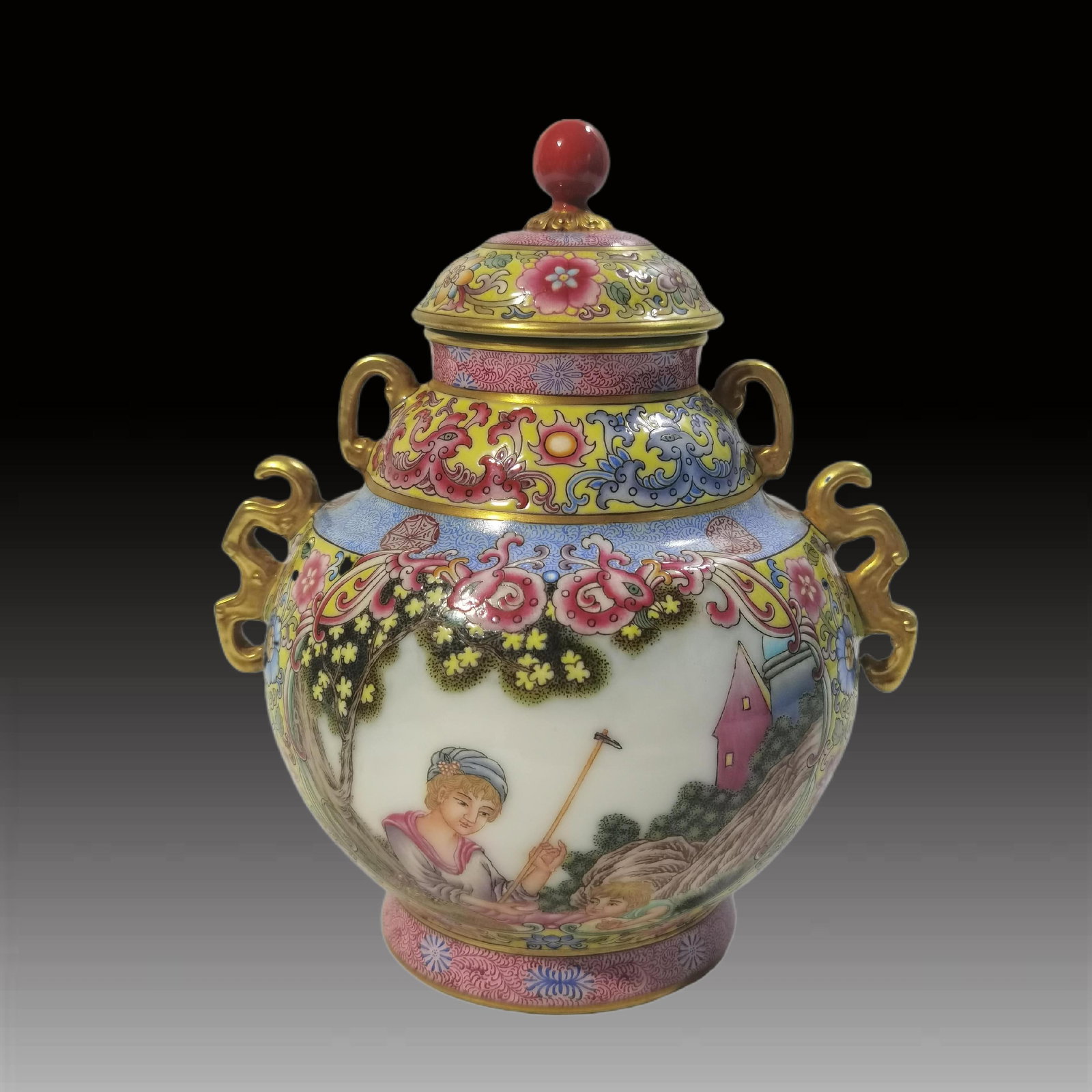 An Exquisite Enamel Yellow Ground Painted Gold Figures Pattern Jar: An Exquisite Enamel Yellow Ground Painted Gold Figures Pattern Jar,Qing Dynasty, China,Qianlong Four-character Mark,Size:6.9inx2.2inx5.7inx3in