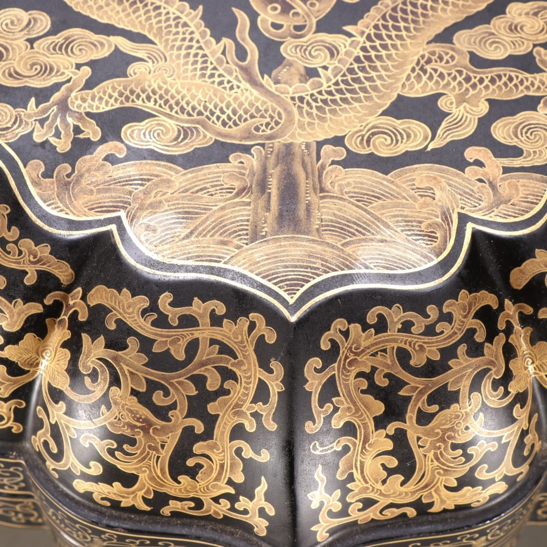An Exquisite Lacquerware Painted Gold Dragon Pattern Box - 2