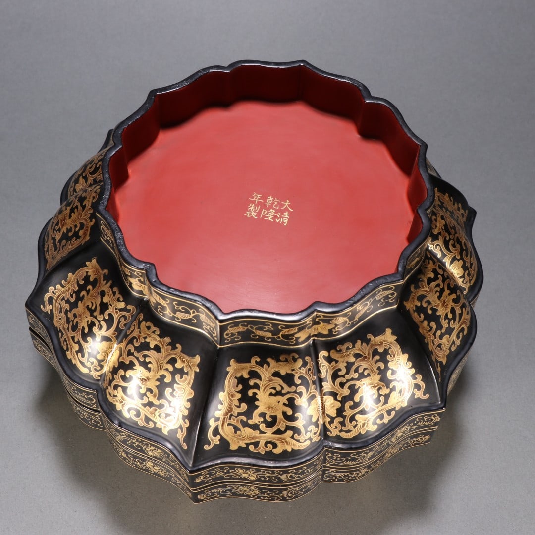 An Exquisite Lacquerware Painted Gold Dragon Pattern Box - 7