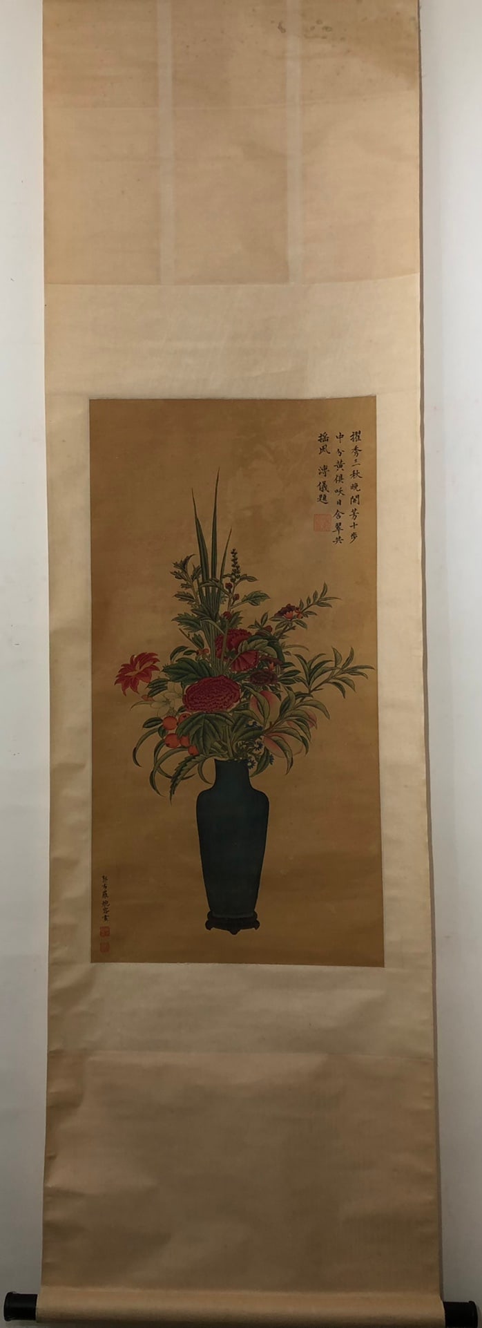 A Chinese Vertical Scroll Ink Painting of Flowers on Silk: A Chinese Vertical Scroll Ink Painting of Flowers on Silk,Qing Dynasty, China,Wan Rong,without frame size:33.5inx16.9in 一幅中国水墨绢本花卉