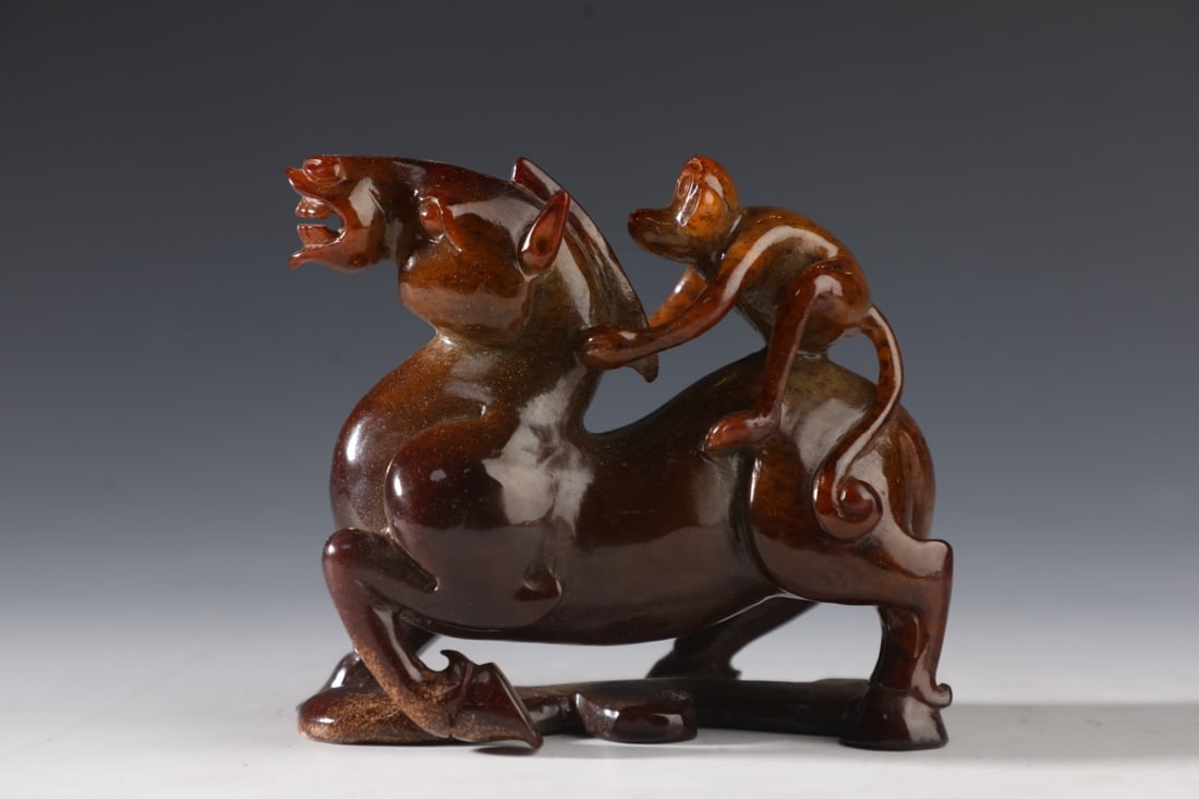 An Exquisite Hotan Jade Horse: An Exquisite Hotan Jade Horse,Qing Dynasty, China,Size:3.9inx4.5in,Weight:714g 和田玉马,中国清代