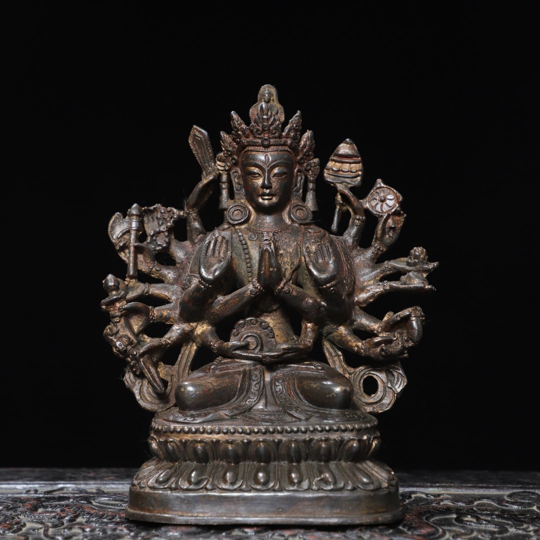An Exquisite Bronze Gold Sludge Gilded Buddha Statue Ornament: An Exquisite Bronze Gold Sludge Gilded Buddha Statue Ornament,Ming Dynasty, China,Size:7.1inx5.5inx3.1in,Weight:900g