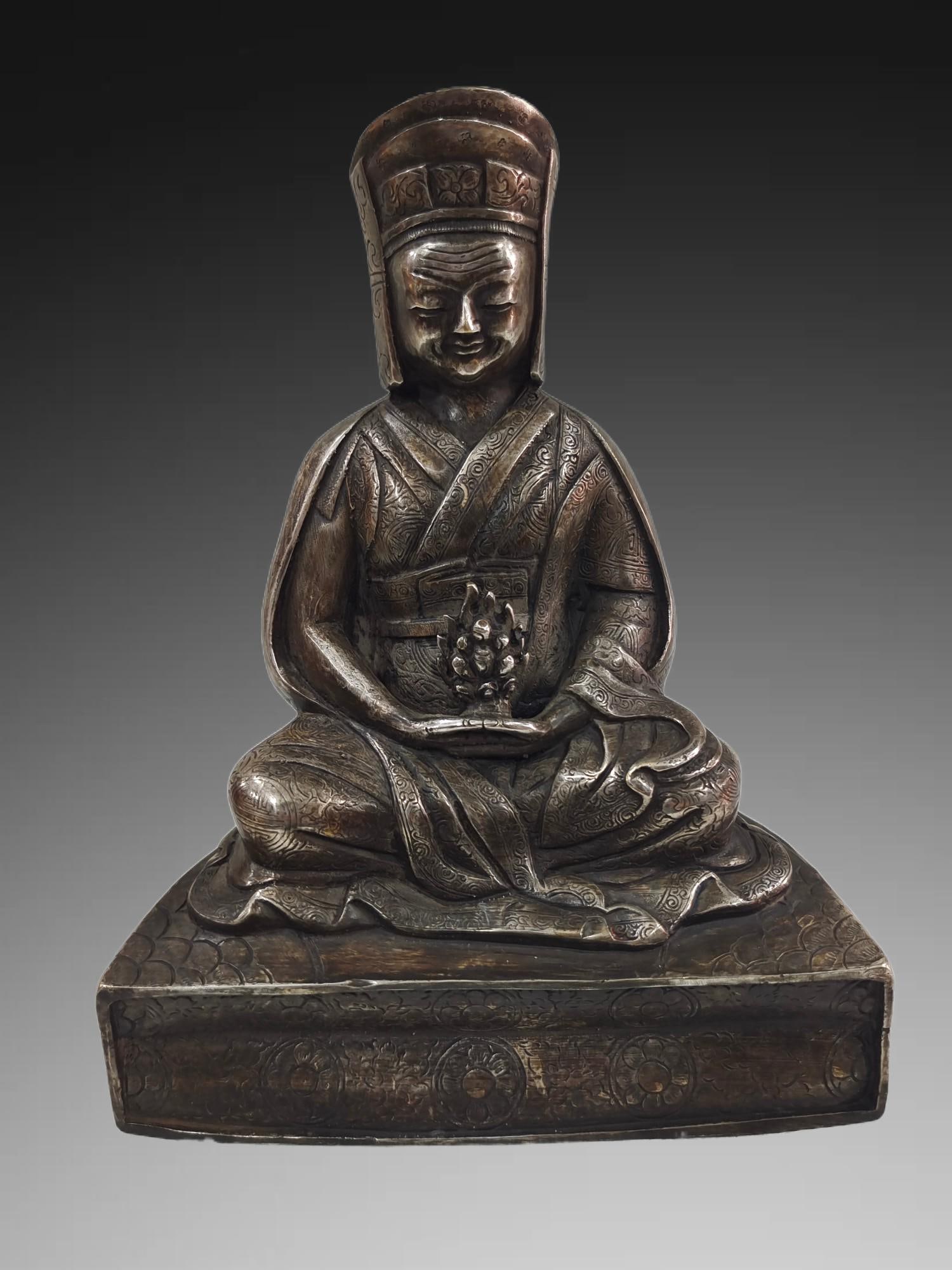 An Exquisite Silver Gilded Copper Buddha statue Ornament: An Exquisite Silver Gilded Copper Buddha statue Ornament,Qing Dynasty, China,Size:8.3inx6.5in,Weight:1096g 铜鎏银佛像摆件,中国清代