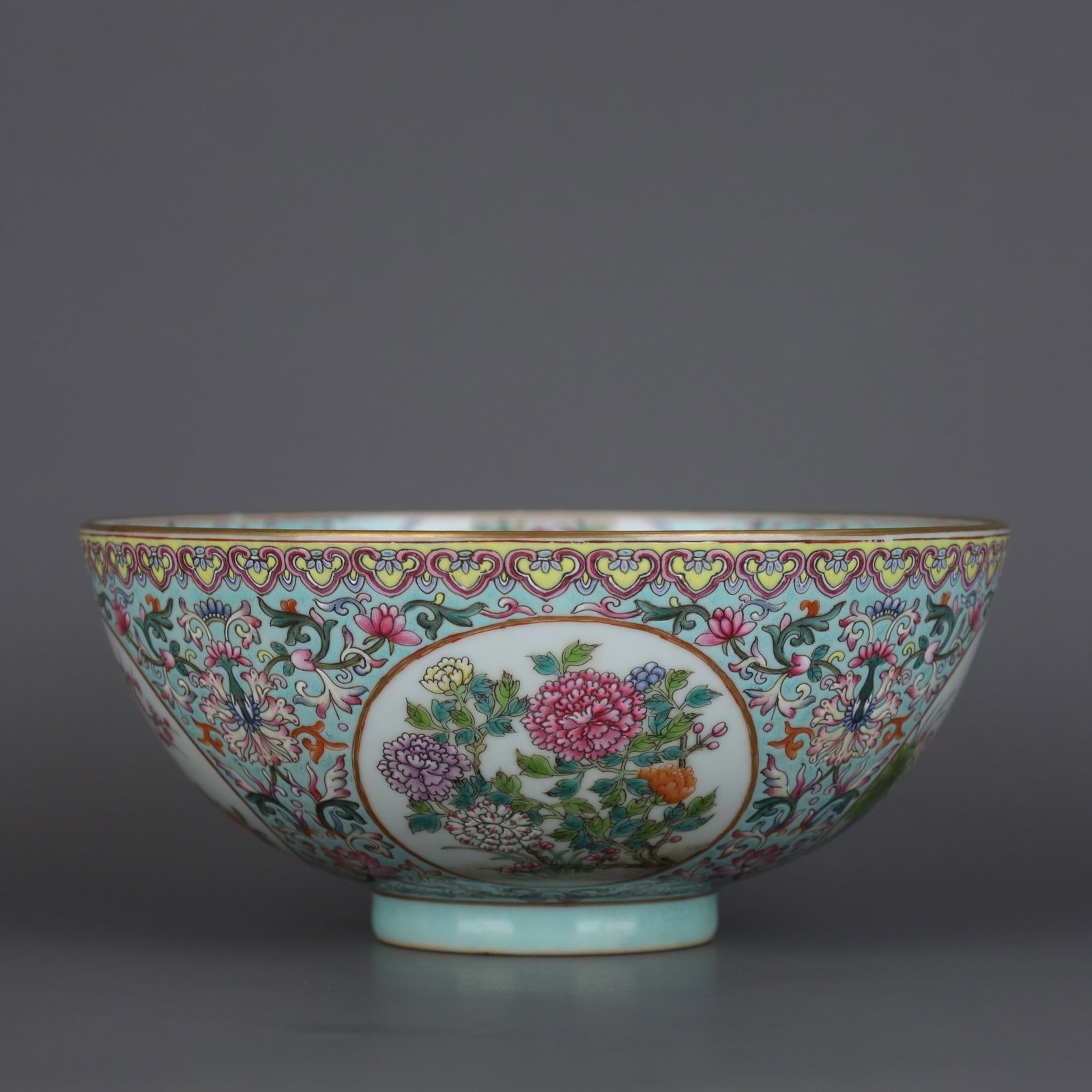 An Exquisite Green Ground Famille-Rose Flower Pattern Bowl: An Exquisite Green Ground Famille-Rose Flower Pattern Bowl,Qing Dynasty, China,Daoguang Six-character Mark,Size:3.8inx8.4in 绿地粉彩花卉纹碗,中
