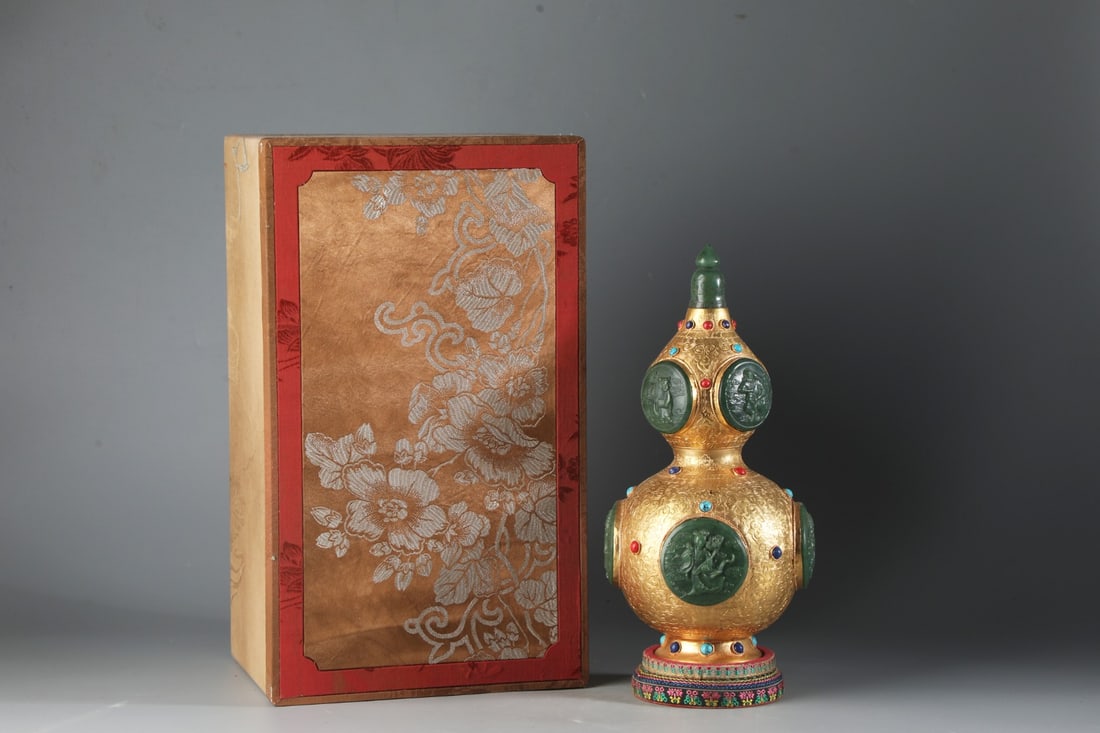 An Exquisite Gilt Bronze Inlaid Jadeite Gourd Vase: An Exquisite Gilt Bronze Inlaid Jadeite Gourd Vase,Qing Dynasty, China,Size:5.5inx11.2in,Weight:1339g