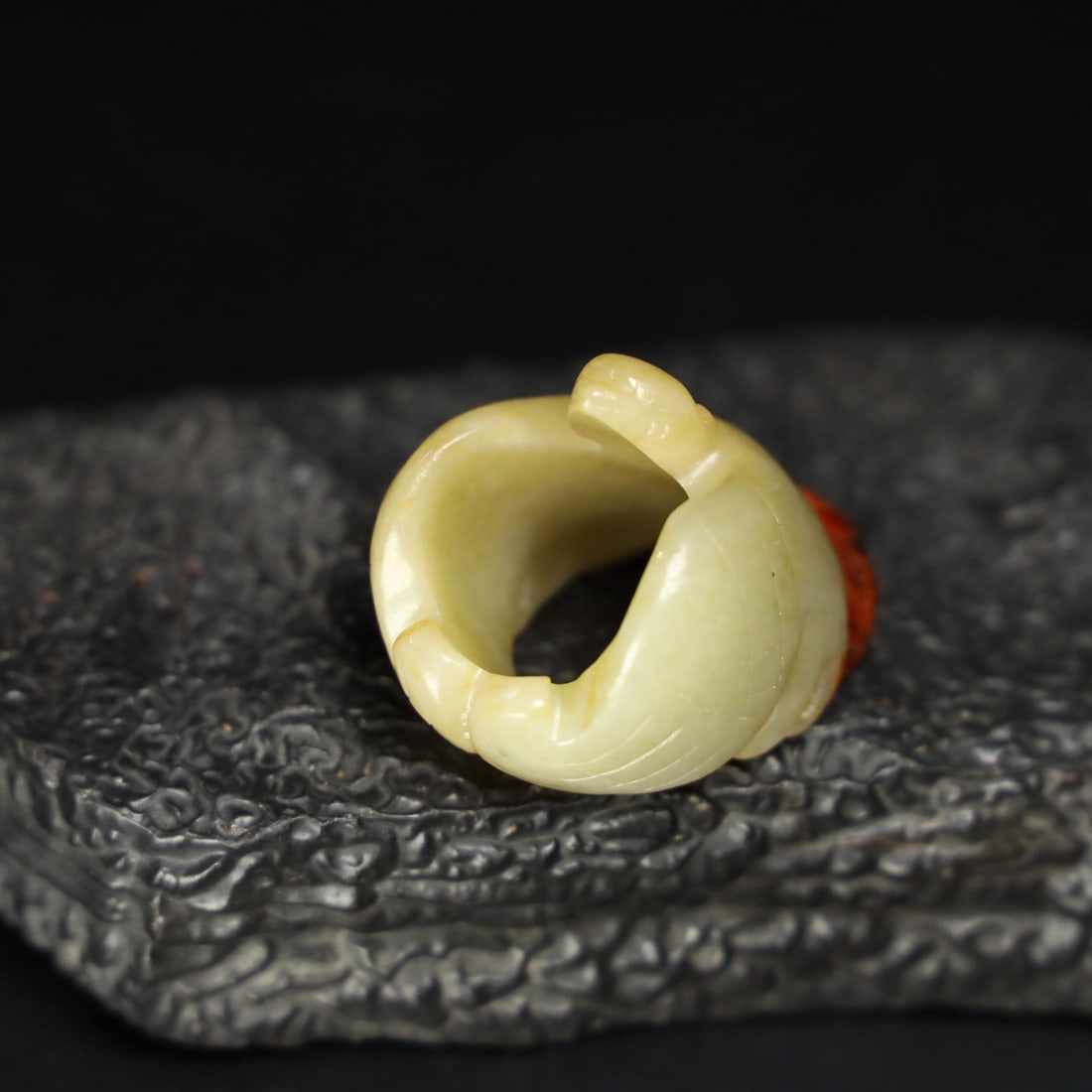An Exquisite Hotan Jade Eagle Thumb Ring - 4