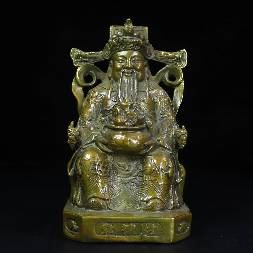 An Exquisite Bronze Figures Ornament: An Exquisite Bronze Figures Ornament,Qing Dynasty, China,Qianlong Four-character Mark,Size:3.7inx4.5inx7.9in,Weight:2009.3g 铜制人物摆件,中国清
