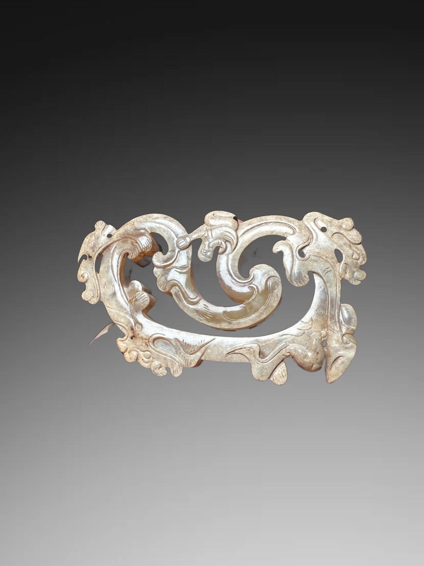 An Exquisite Gaogu Jade Dragon Pendant: An Exquisite Gaogu Jade Dragon Pendant,Han Dynasty, China,Size:2.8in,Weight:50g 高古玉龙佩,中国汉代