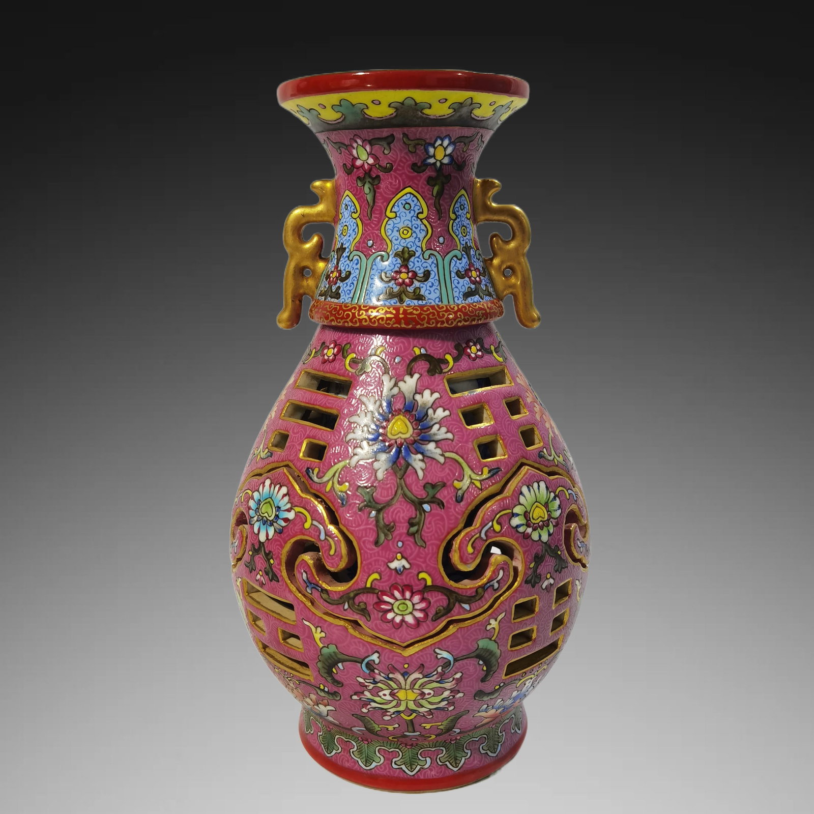 An Exquisite Enamel Ruby Red-Glazed Painted Gold Ruyi-Ears Vase: An Exquisite Enamel Ruby Red-Glazed Painted Gold Ruyi-Ears Vase,Qing Dynasty, China,Qianlong Six-character Mark,Size:8.7inx3inx5.1inx3.1in 珐琅彩胭脂红描ŵ