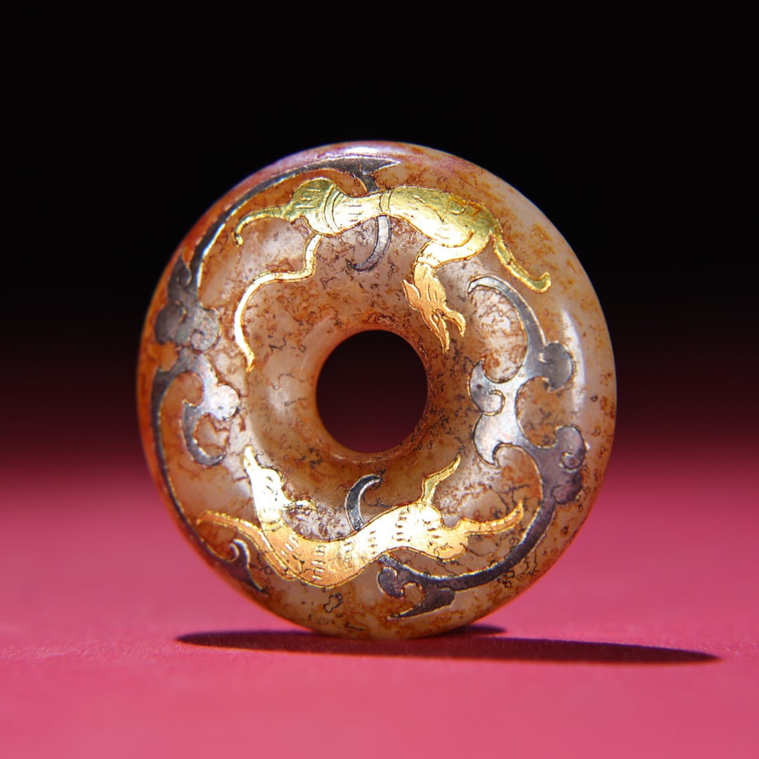 An Exquisite Hotan Jade Round Pendant: An Exquisite Hotan Jade Round Pendant,Han Dynasty, China,Size:2.1inx0.4in,Weight:59g 和田玉圆佩,中国汉代