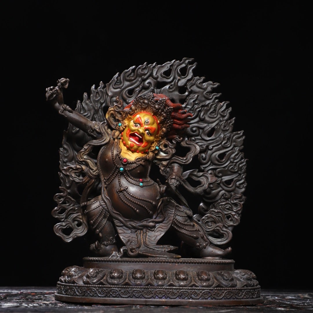 An Exquisite Gilt Bronze Painted Color Buddha Statue Ornament: An Exquisite Gilt Bronze Painted Color Buddha Statue Ornament,Qing Dynasty, China,Size:12.2inx6.3inx3.5in,Weight:1500g