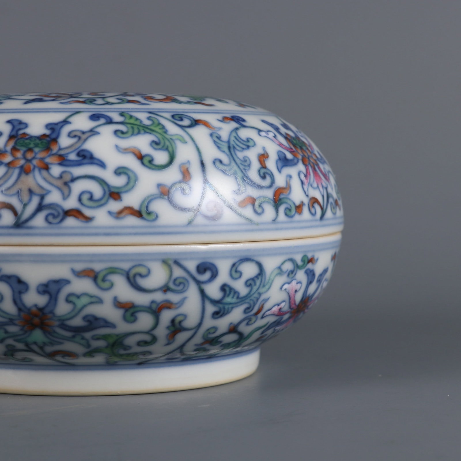 An Exquisite Doucai Lotus Pattern Box - 2