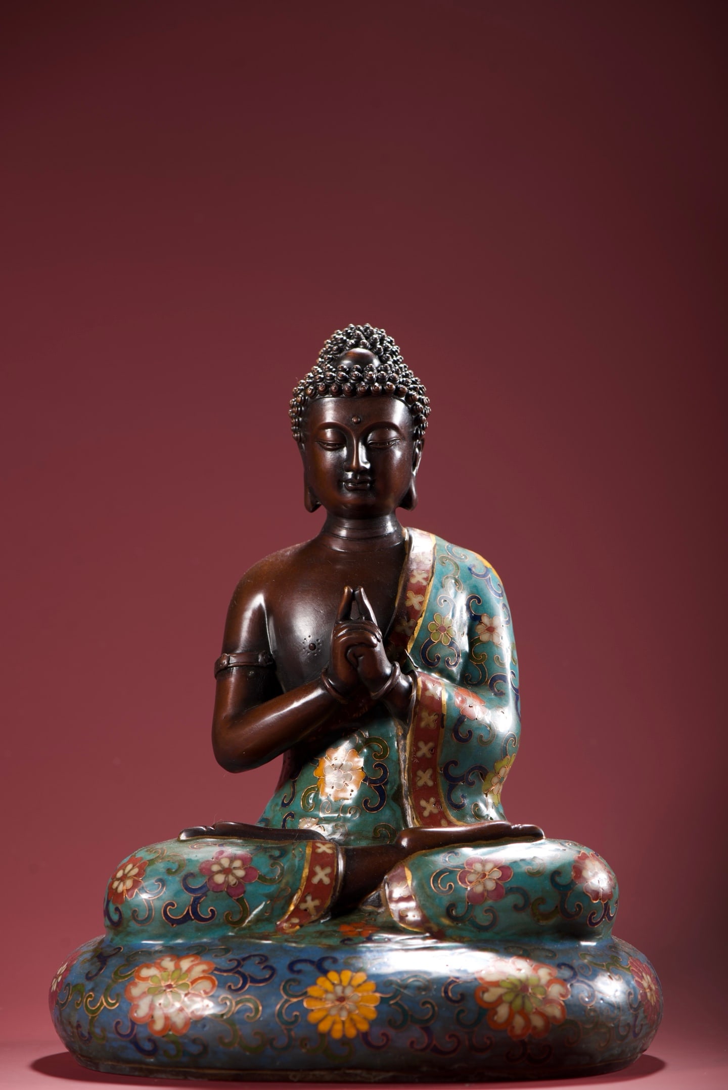 An Exquisite Cloisonne Buddha Statue Ornament: An Exquisite Cloisonne Buddha Statue Ornament,Qing Dynasty, China,Size:11.8inx9.4in ,Weight:4005g 景泰蓝佛像摆件,中国清代