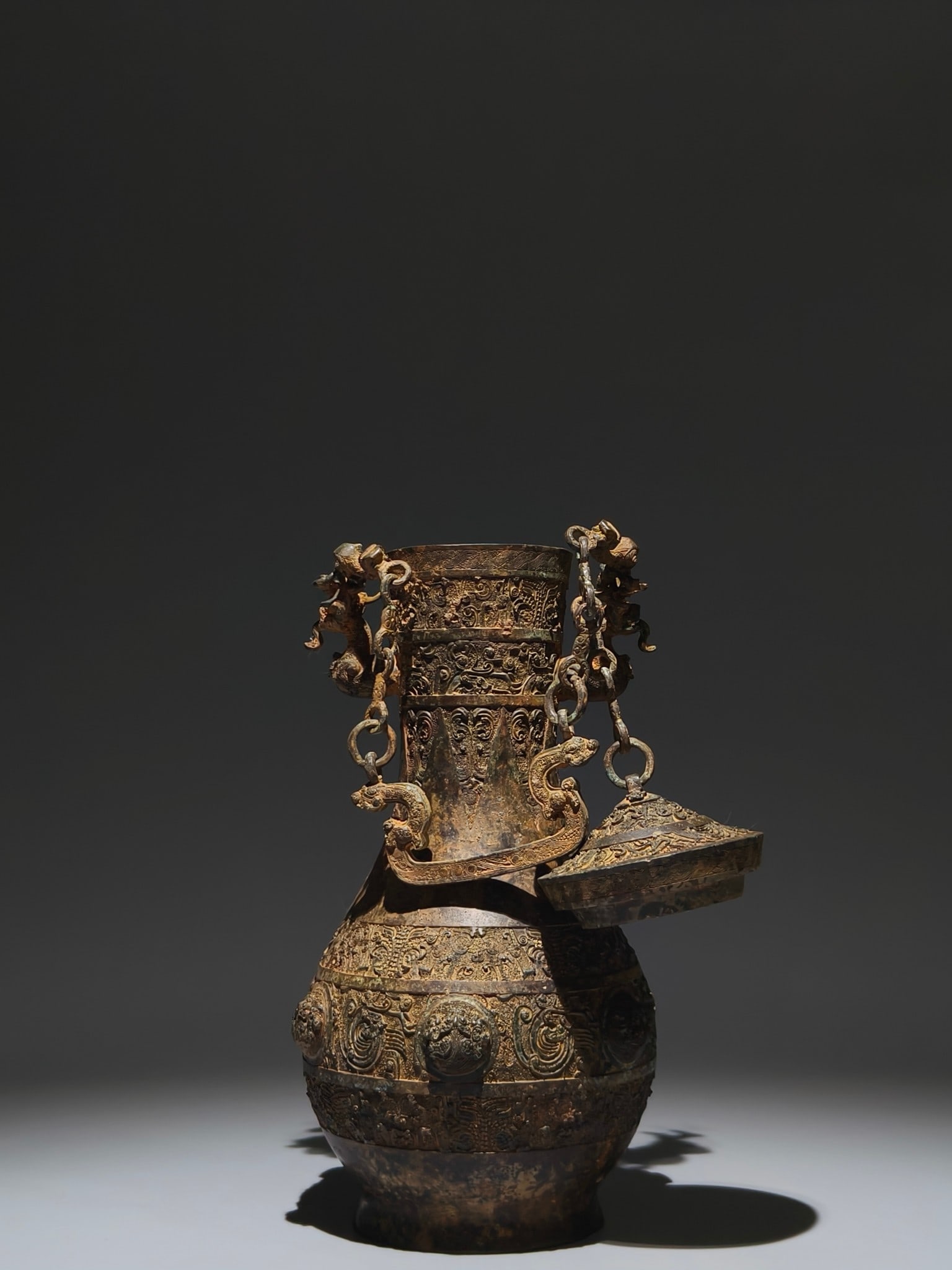 An Exquisite Bronze Dragon Pattern Chain Vase - 6