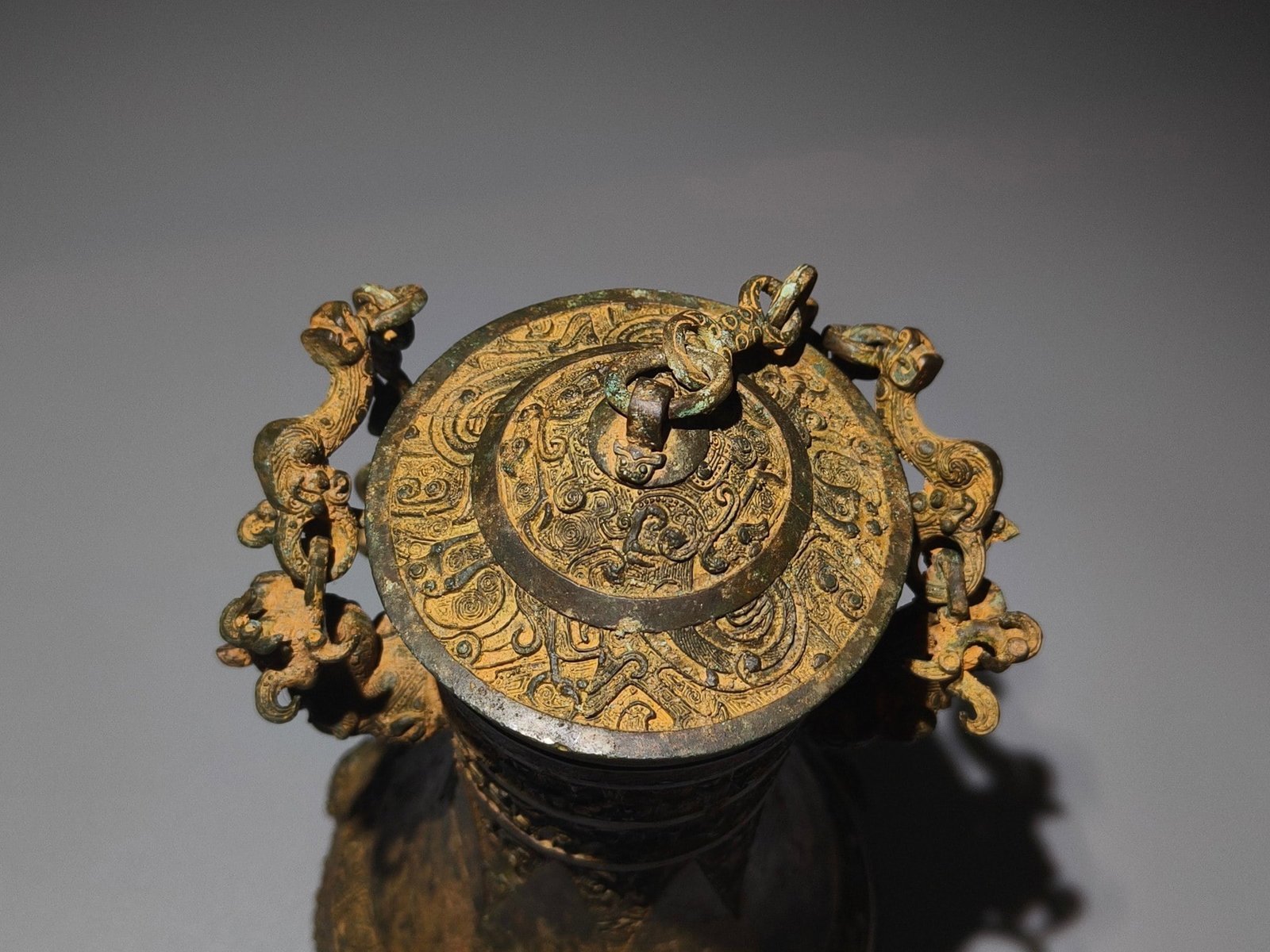 An Exquisite Bronze Dragon Pattern Chain Vase - 7