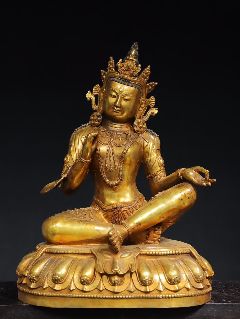 An Exquisite Gilt Bronze Tara: An Exquisite Gilt Bronze Tara,Ming Dynasty, China,Size:17.7inx12.6inx9.4in,Weight:8550g 铜鎏金度母,中国明代