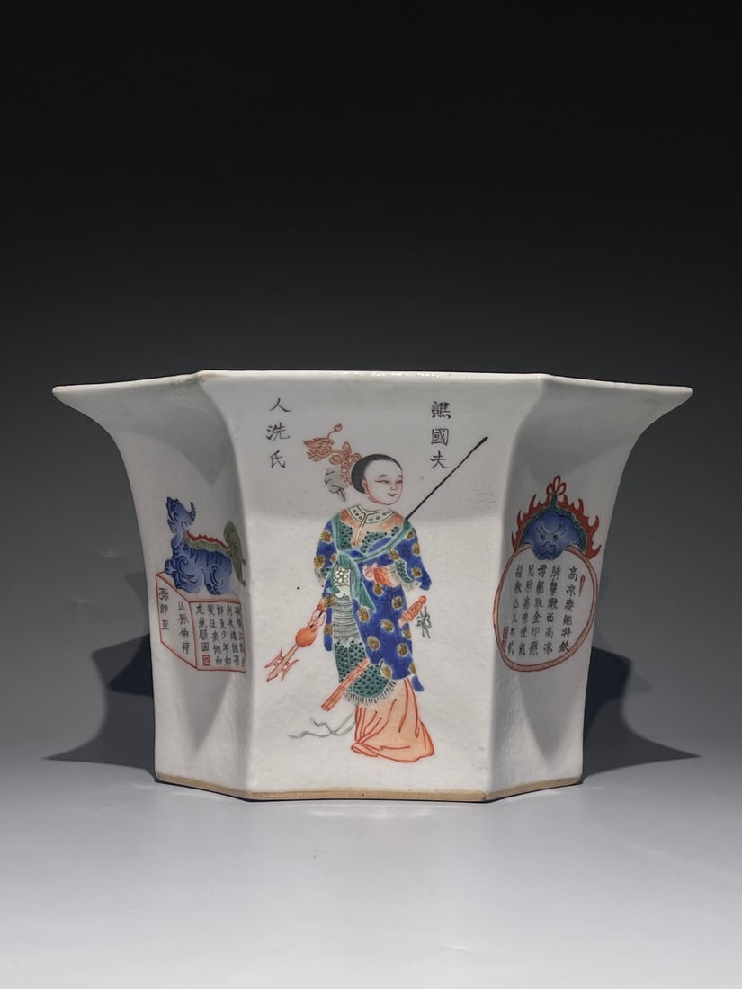 An Exquisite Famille-Rose Figures Pattern Flowerpot: An Exquisite Famille-Rose Figures Pattern Flowerpot,Qing Dynasty, China,Daoguang Six-character Mark,Size:5.5inx9.4in 粉彩人物纹花盆,中国清&#