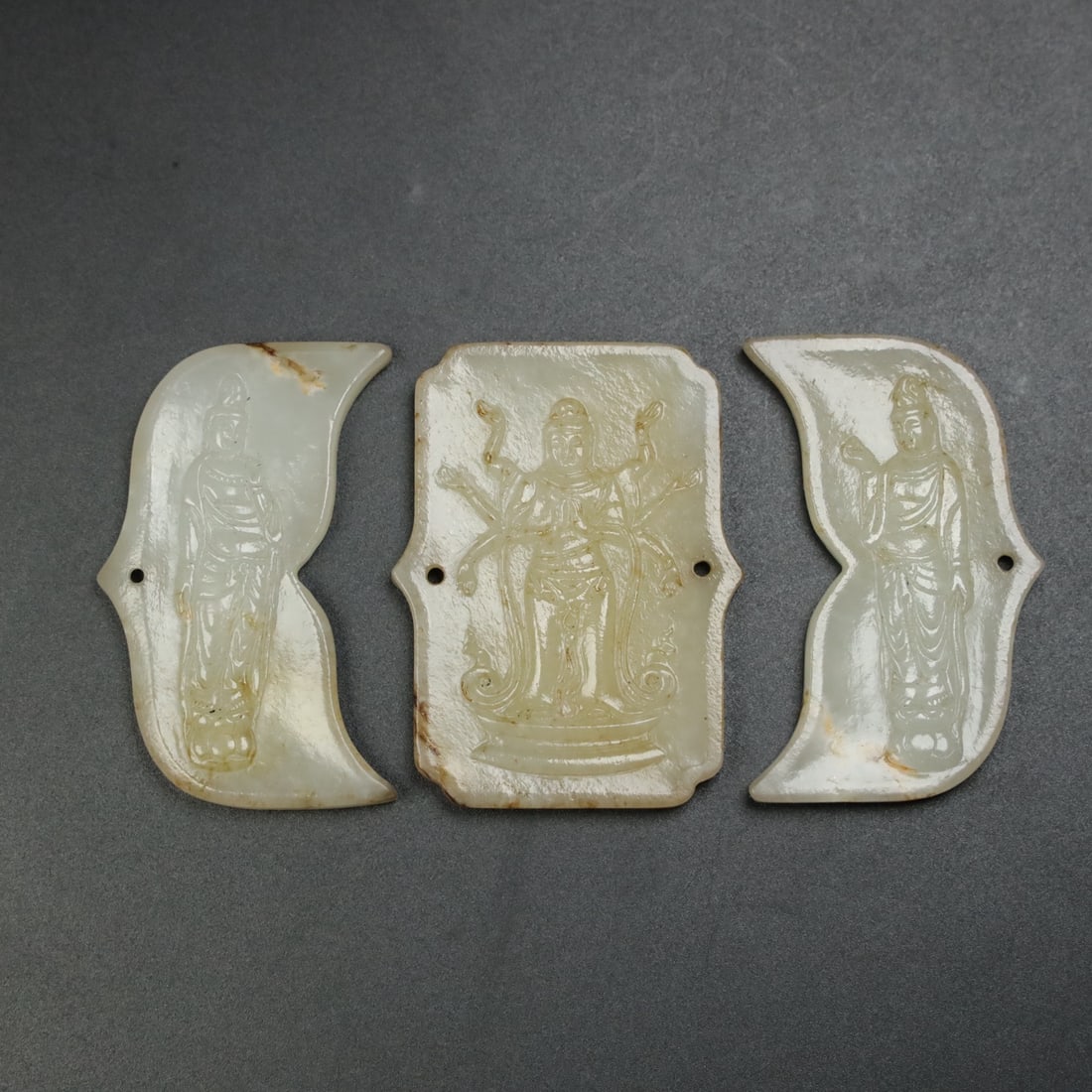 A Set of Exquisite Hotan Jade Avalokitesvara Pattern pendant: A Set of Exquisite Hotan Jade Avalokitesvara Pattern pendant,Qing Dynasty, China,Size:2.2inx1.7inx0.2in(Firstpiece),2.2inx1.3inx0.2in(Secondpiece),Weight:68g 一套和田玉&#