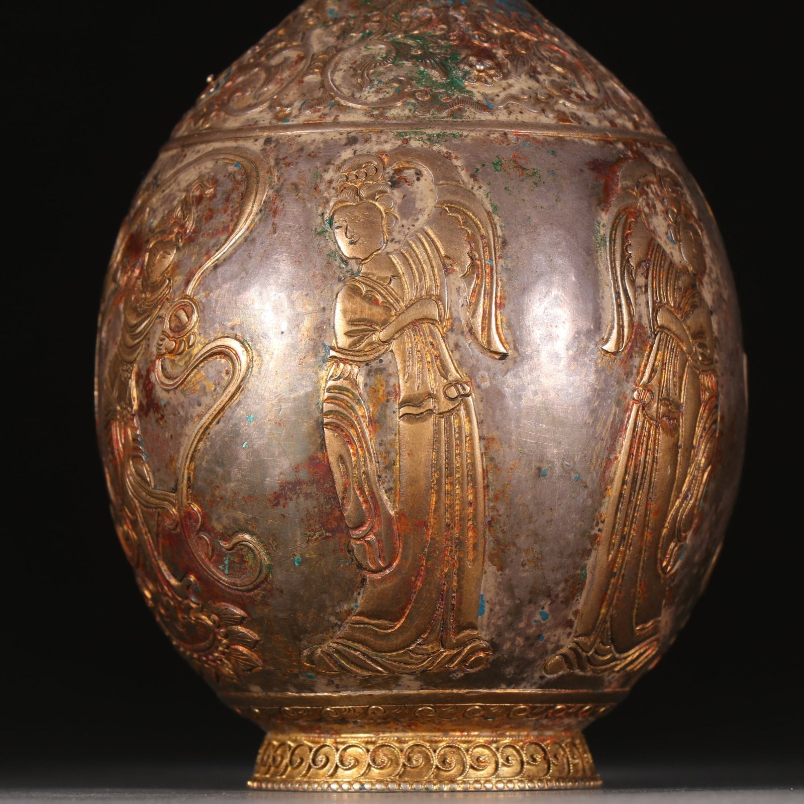 An Exquisite Silver Gilt Figures Pattern Vase - 2