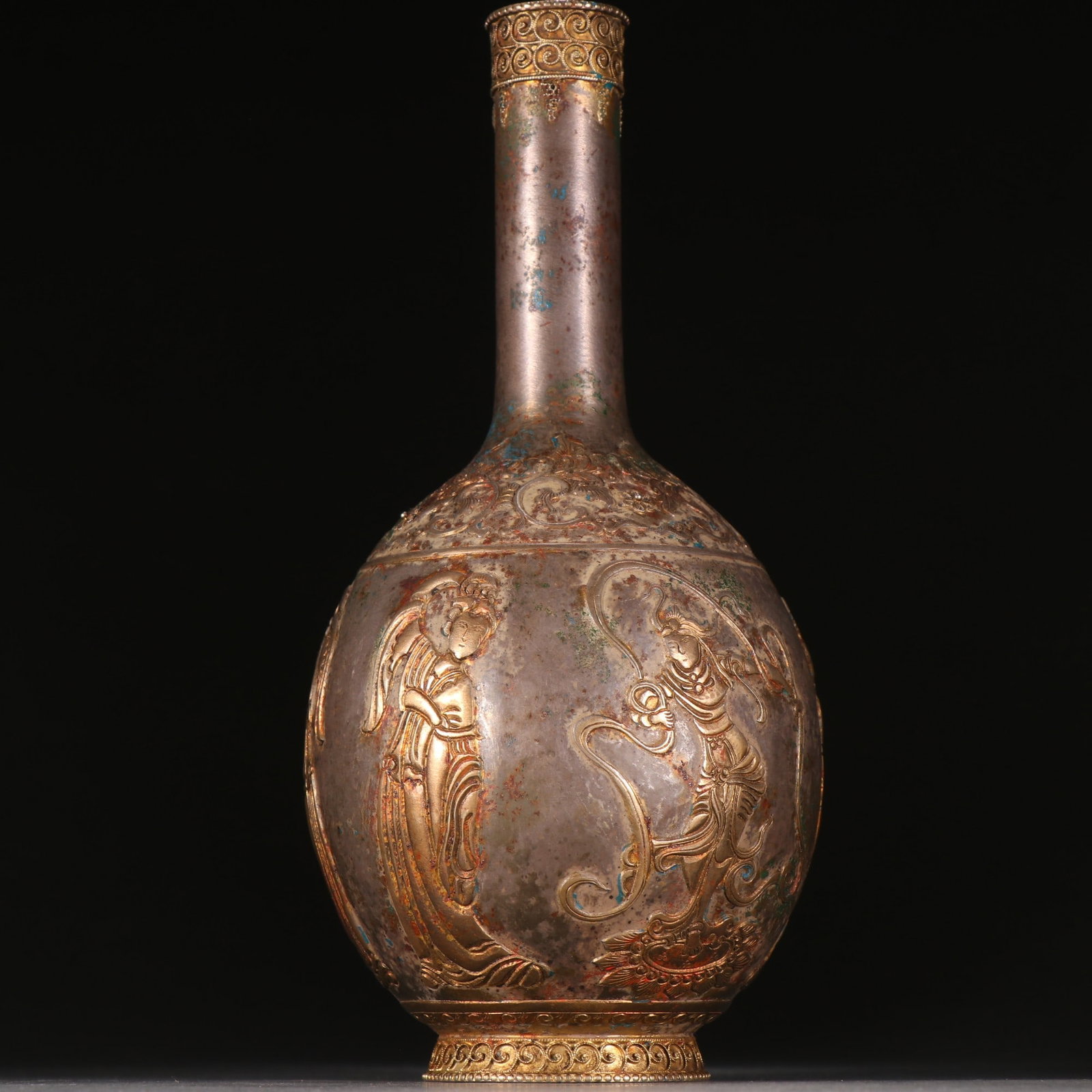 An Exquisite Silver Gilt Figures Pattern Vase - 4