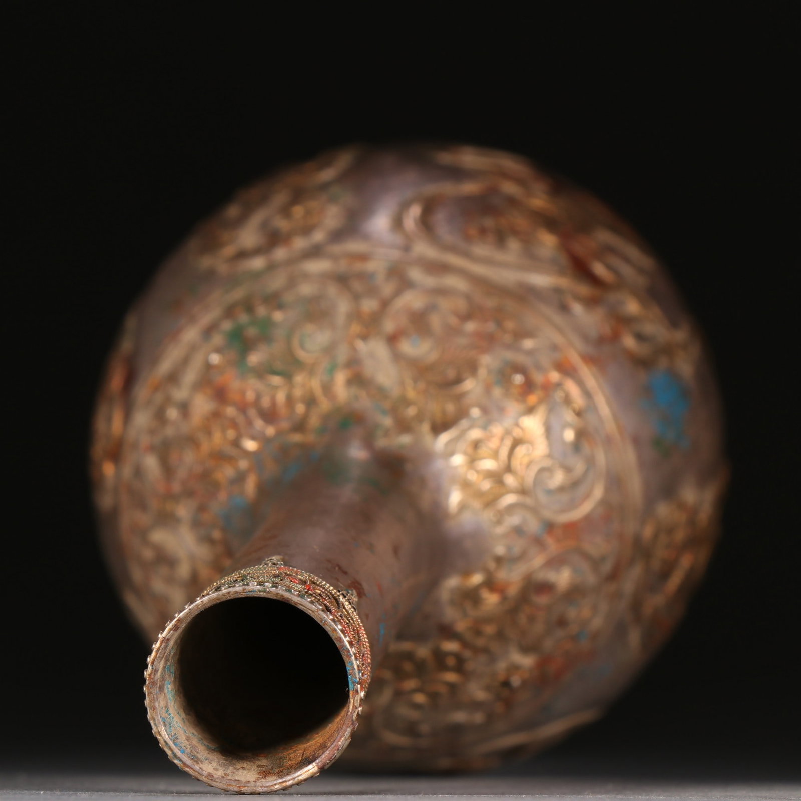 An Exquisite Silver Gilt Figures Pattern Vase - 8