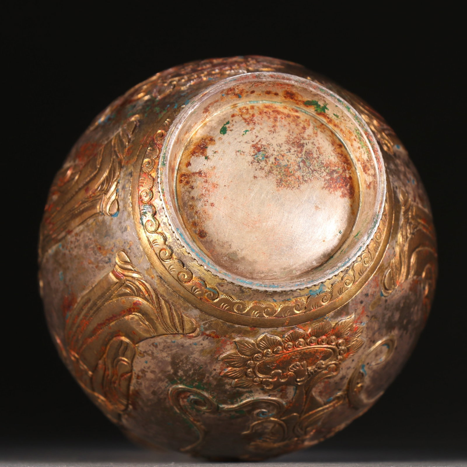 An Exquisite Silver Gilt Figures Pattern Vase - 9